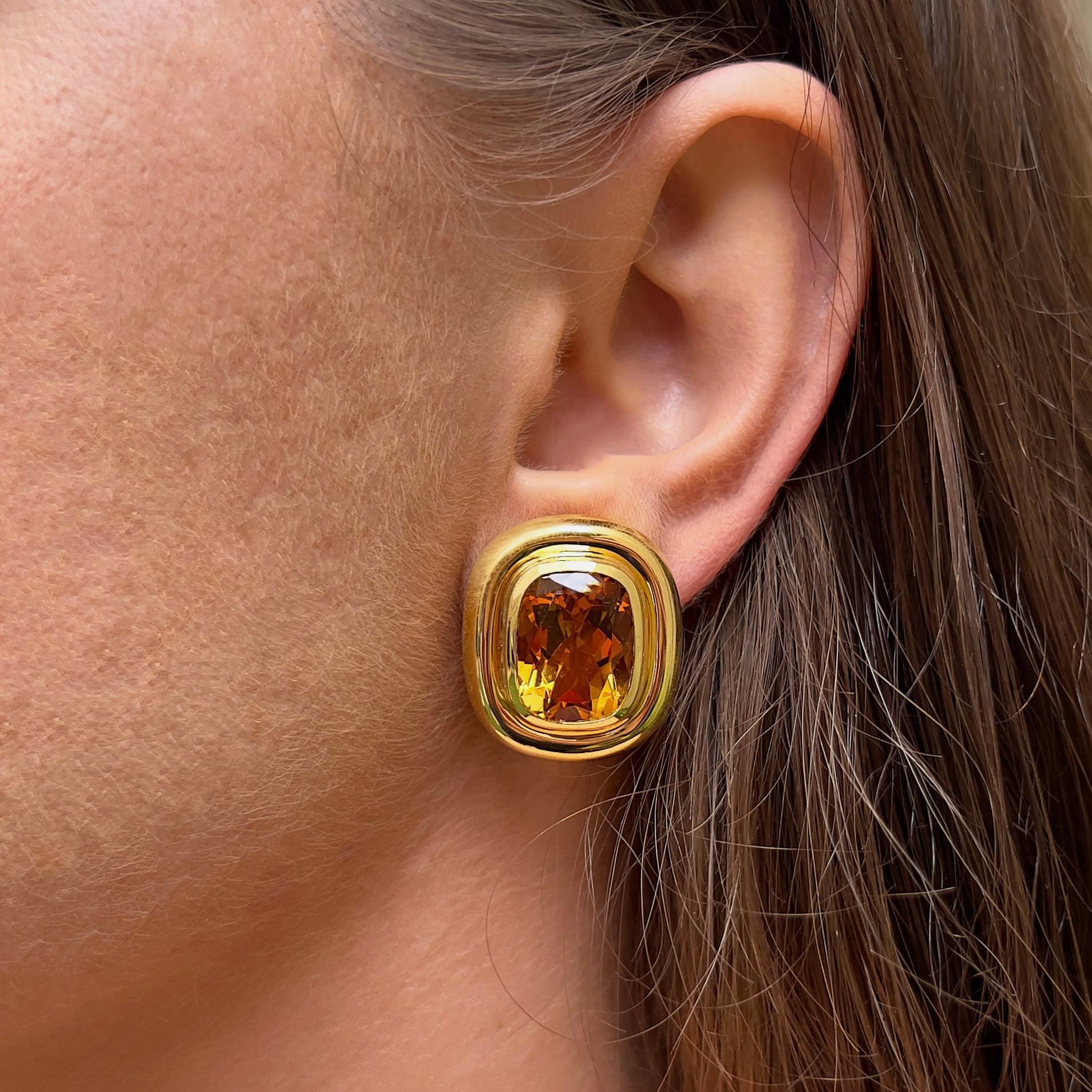 It comes with the Tiffany & Co Pouch and the Authenticity Certificate by GIA GG/AJP

Brand: Tiffany & Co
Collection: Paloma Picasso
Gemstones: Citrine
Total Carat Weight: 12 Carats
Gemstone Cut: Cushion
Metal: 18K Yellow Gold
Earrings Back: Omega