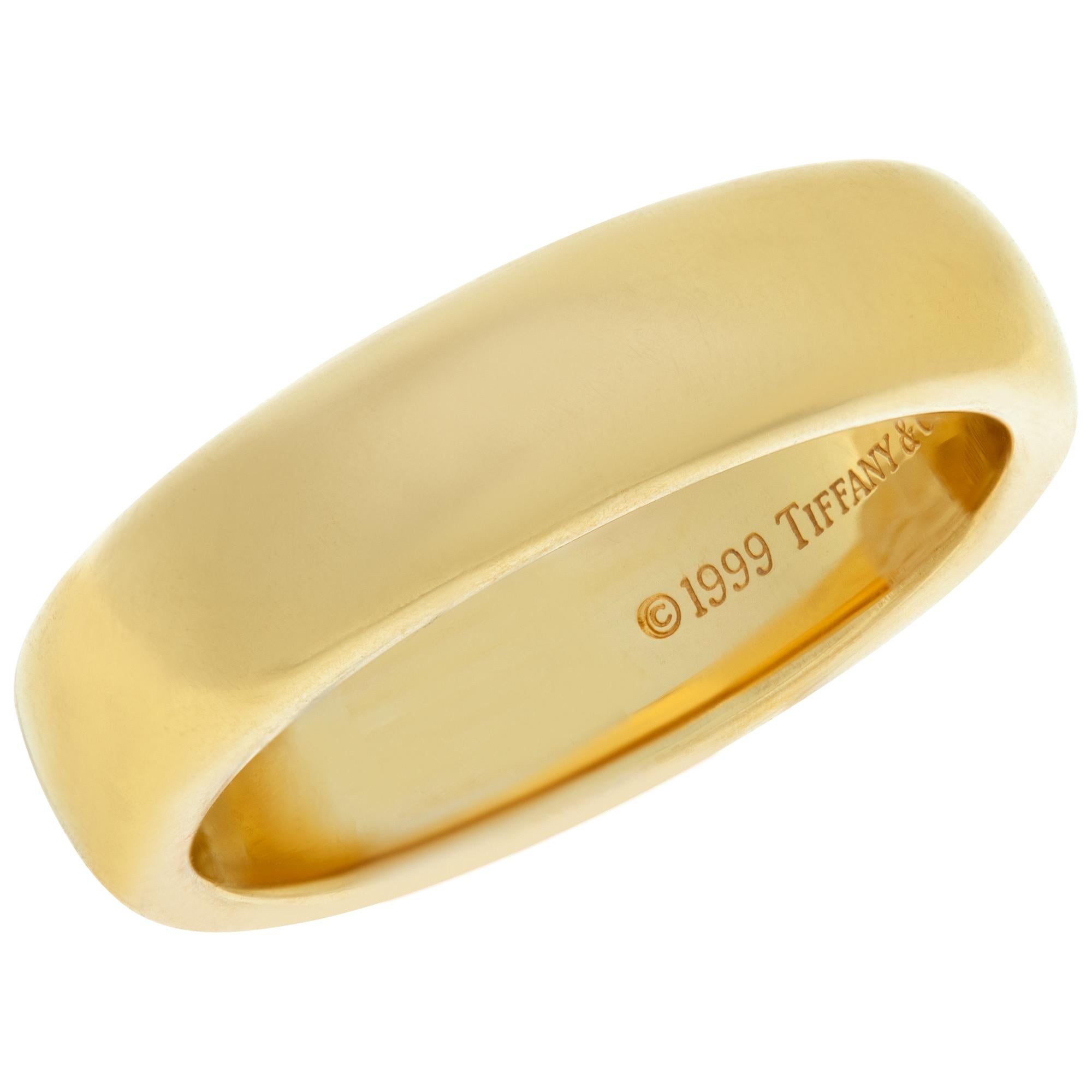 Tiffany & Co. Classic 18k Yellow Gold Wedding Band in In Excellent Condition For Sale In Surfside, FL