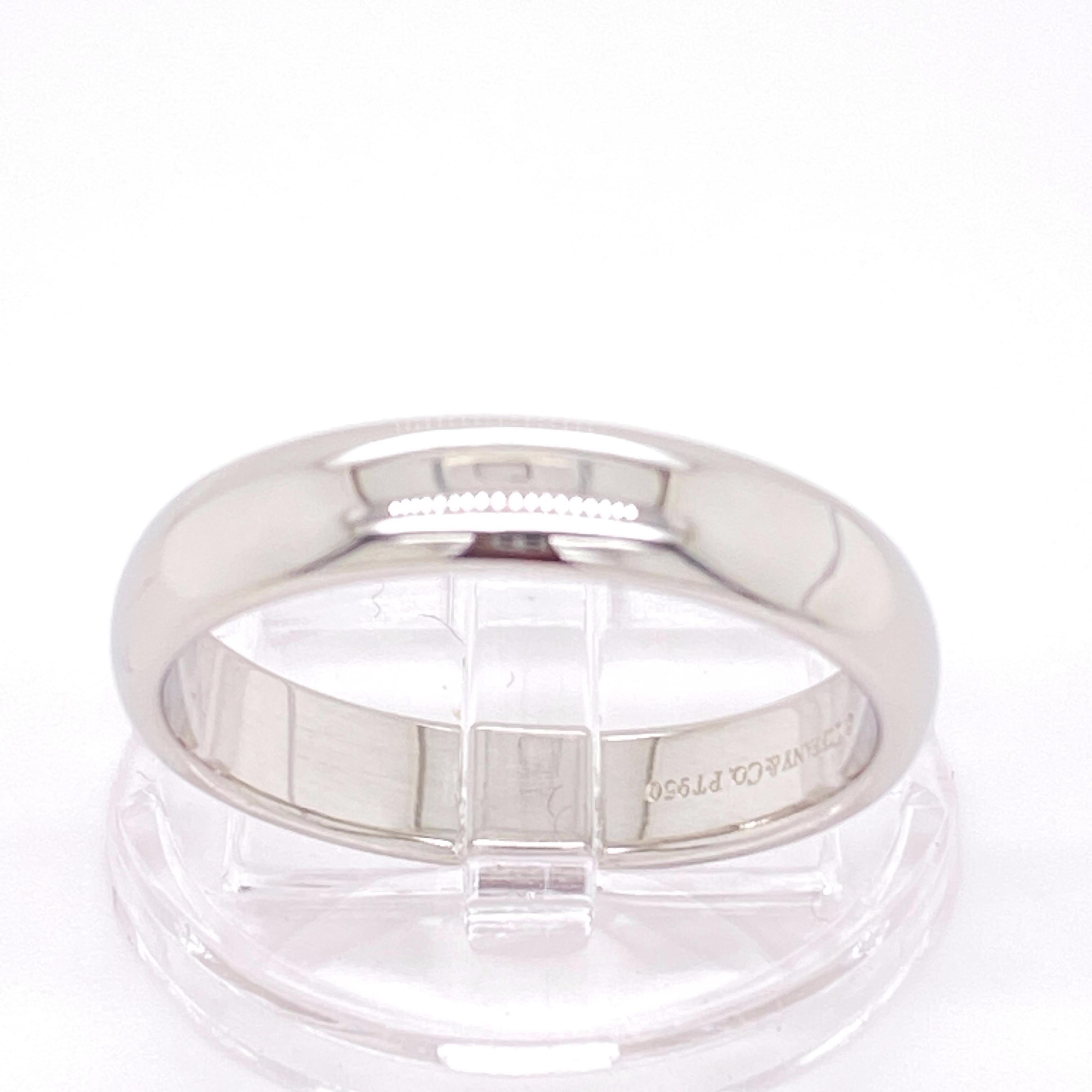 Women's or Men's Tiffany & Co. Classic Platinum Wedding Band in Platinum