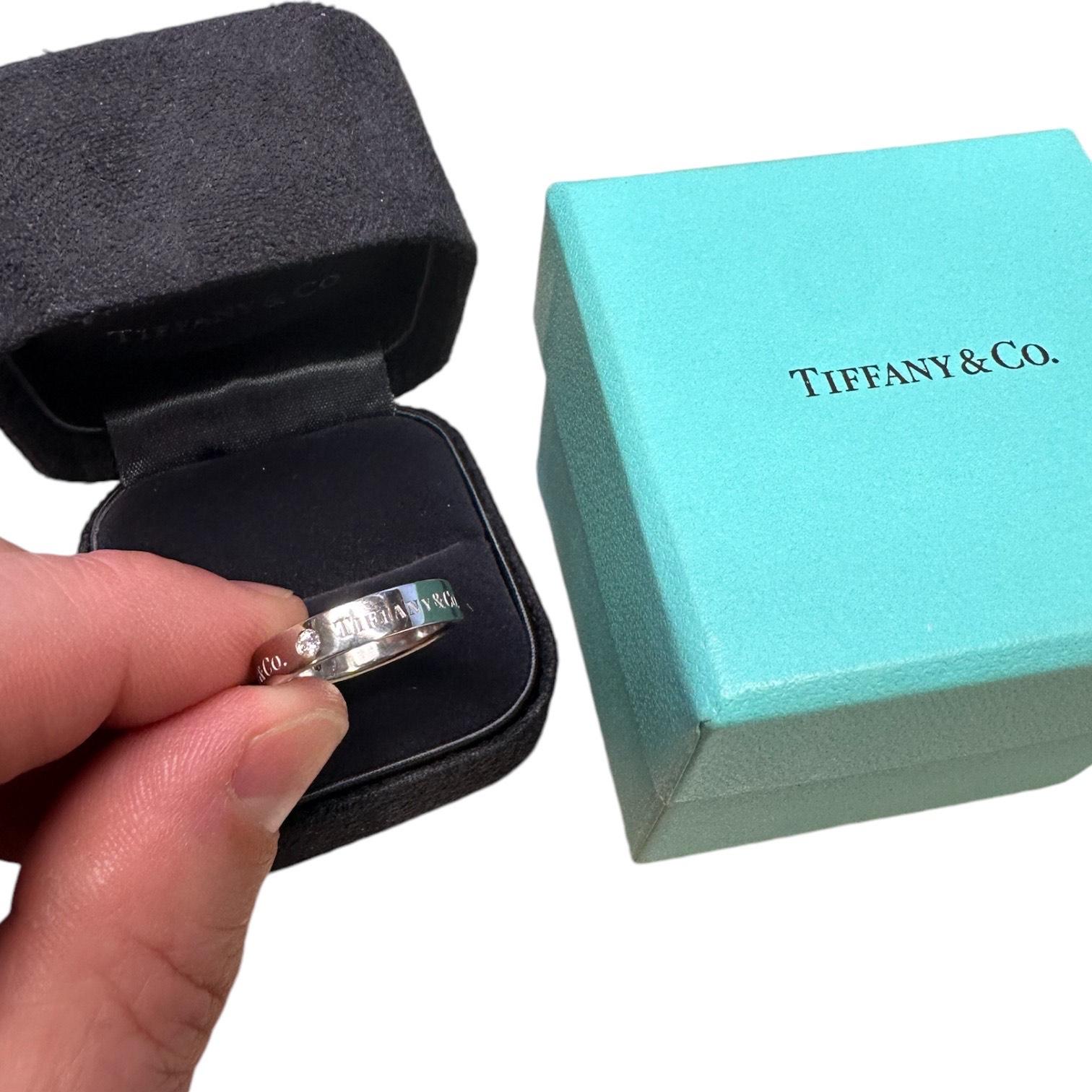 Modern Tiffany & Co. Classic Band Ring 4mm Platinum 3 Round Brilliant Diamonds For Sale