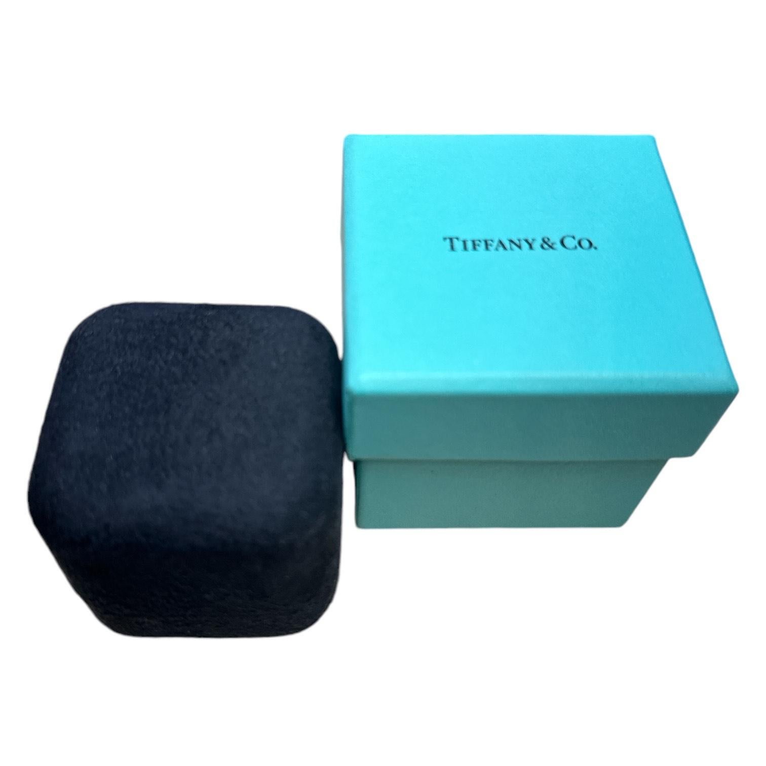 Tiffany & Co. Classic Band Ring 4mm Platinum 3 Round Brilliant Diamonds For Sale 2