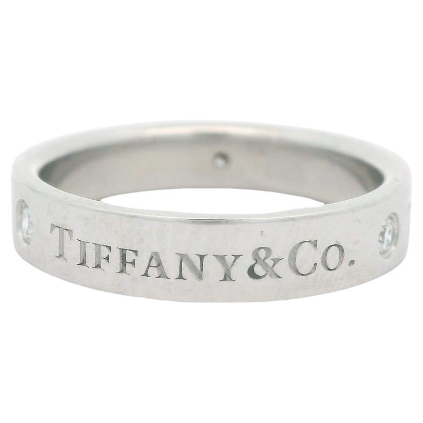 Tiffany and Co. Classic Band Ring 4mm Platinum 3 Round Brilliant Diamonds En vente sur 1stDibs