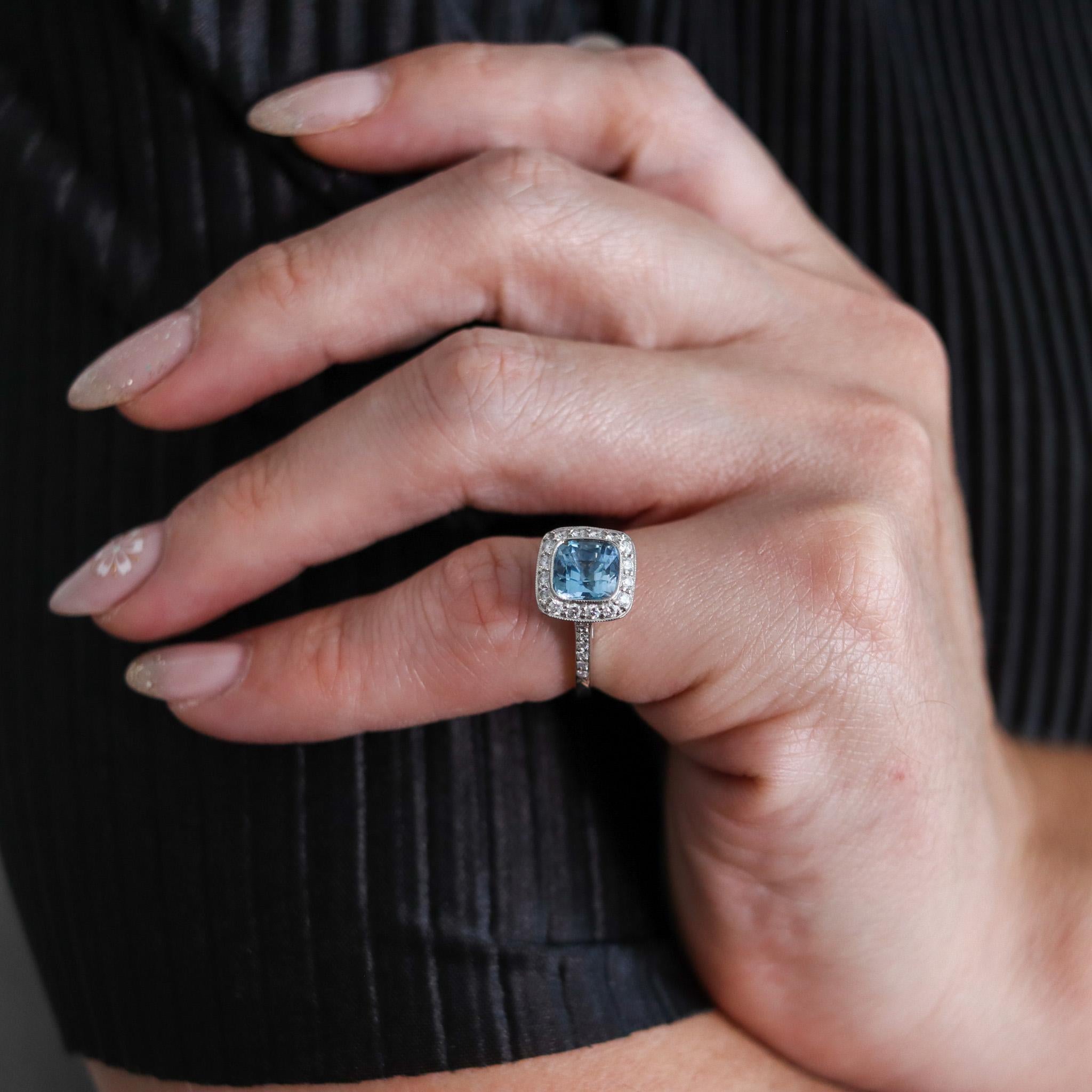 Tiffany & Co. Classic Cocktail Ring in Platinum 2.70 Ctw Aquamarine and Diamonds For Sale 2