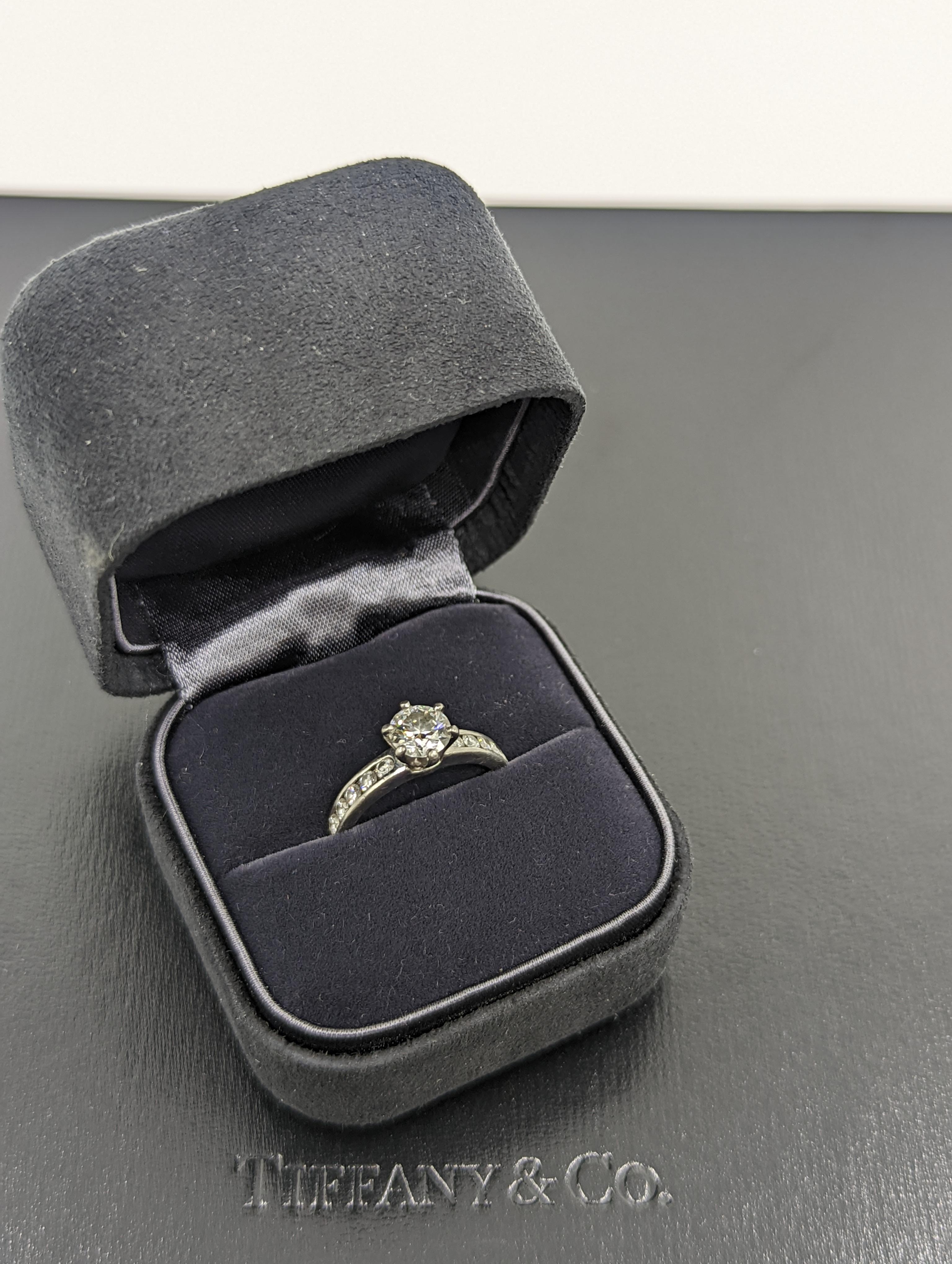 Tiffany&Co. Classic Platinum Diamond Engagement Ring 0.85 Ct Solitaire 1.15 CTW For Sale 2