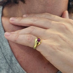 TIFFANY & CO. Classic Gipsy Ring in 18Kt Yellow Gold With Vivid Red Ruby