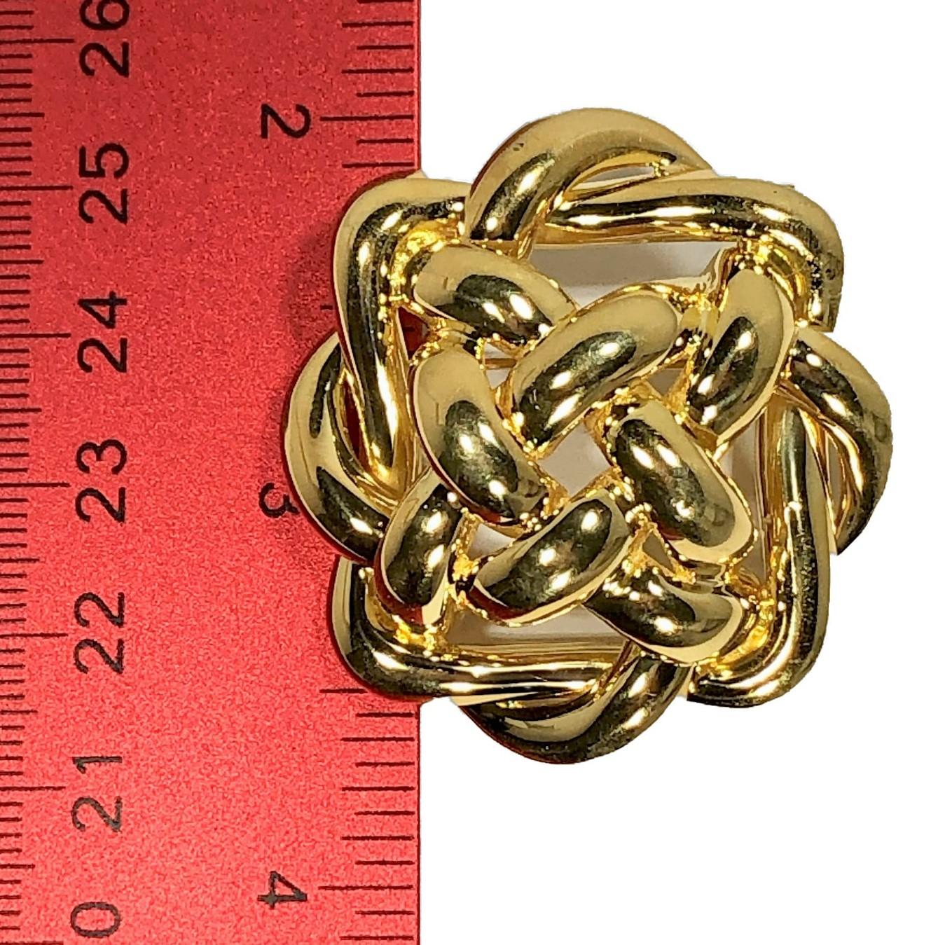 Tiffany & Co. Classic Gold Brooch In Good Condition For Sale In Palm Beach, FL