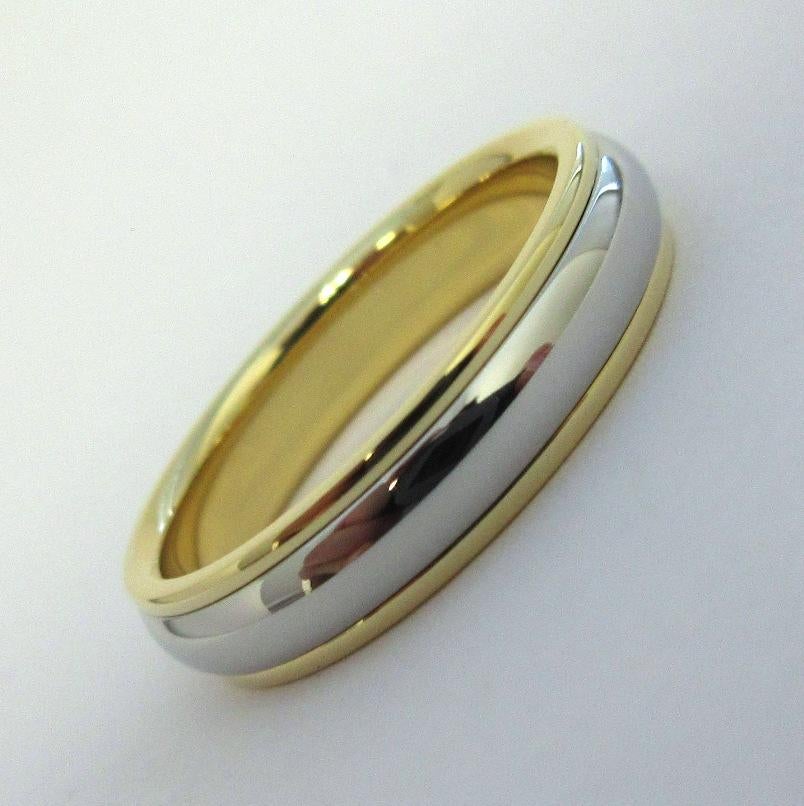 TIFFANY & Co. Classic Platinum 18K Yellow Gold 4mm Lucida Wedding Band Ring 5.5 In Excellent Condition For Sale In Los Angeles, CA