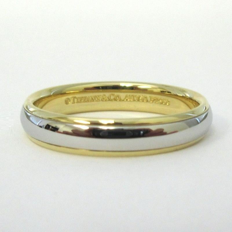 TIFFANY & Co. Classic Platinum 18K Yellow Gold 4mm Lucida Wedding Band Ring 8.5 In Excellent Condition For Sale In Los Angeles, CA