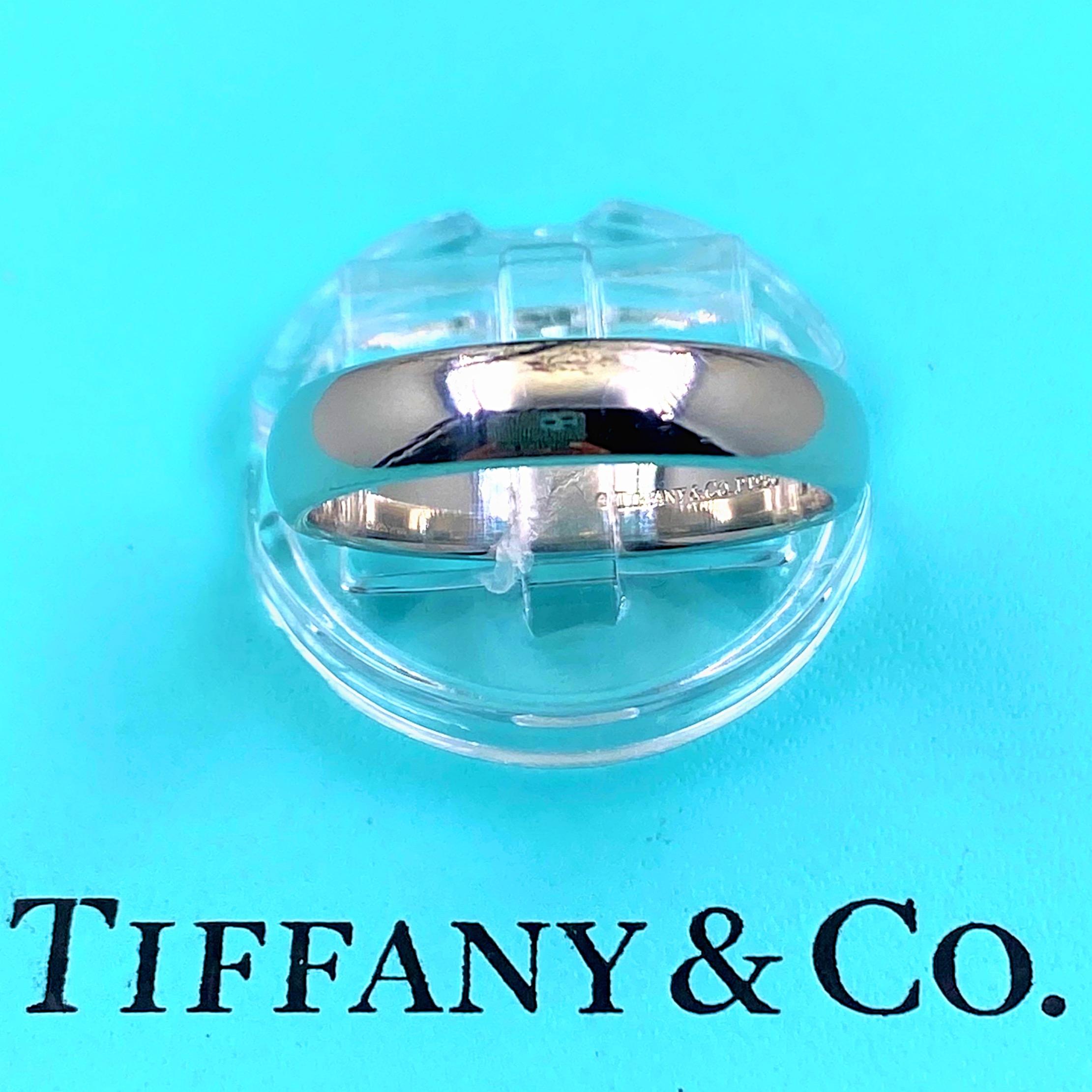 Tiffany & Co Classic Wedding Band Ring
Style:  Tiffany Classic
Metal:  Platinum PT950
Size:  9.5 - sizable
Measurements:  4.5 MM 
Hallmark:  ©TIFFANY&CO. PT950
Retail:  $1,450

Sku#1948TLK062320