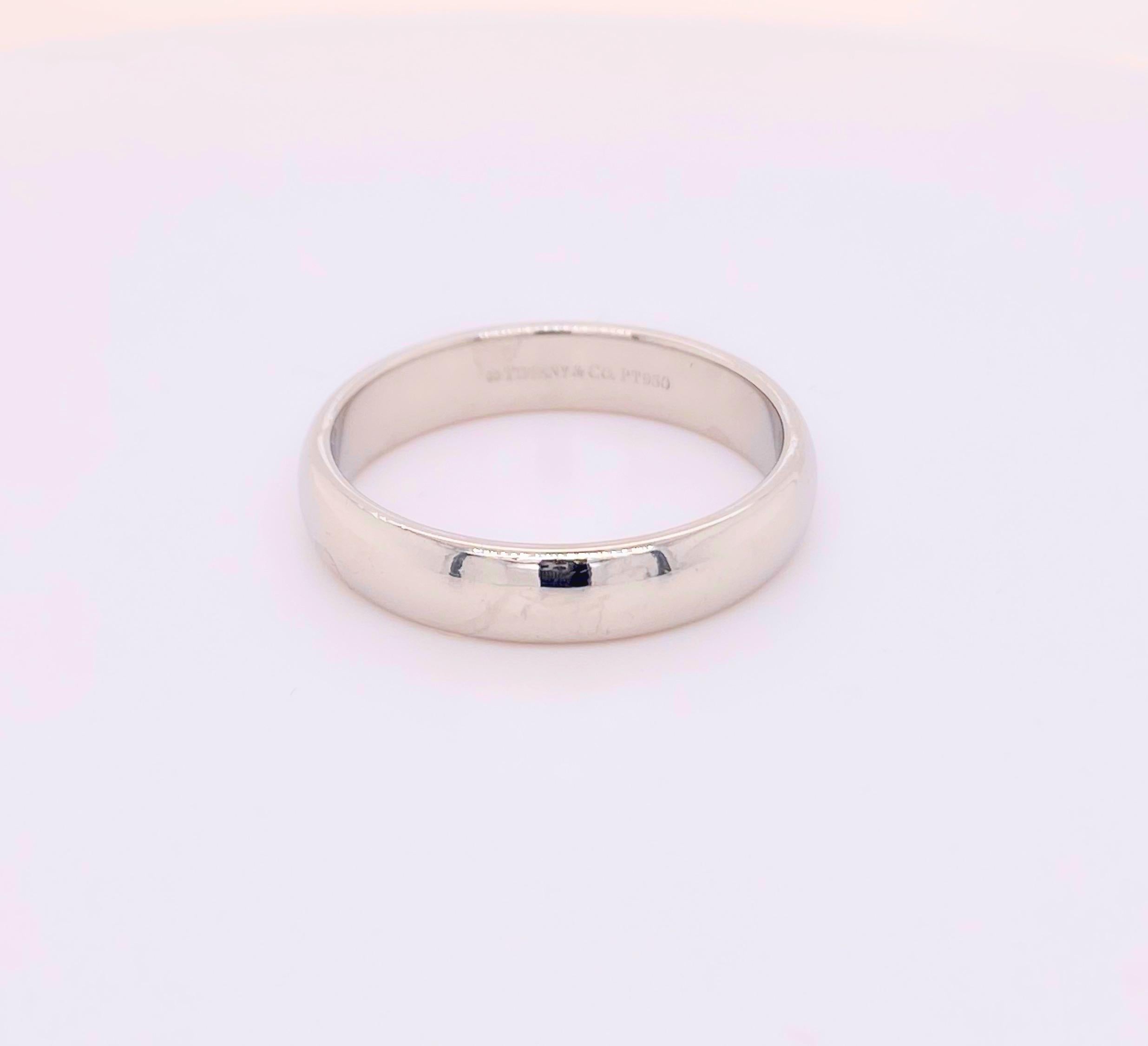 Tiffany & Co. Classic Platinum Wedding Band Ring In Excellent Condition In San Diego, CA
