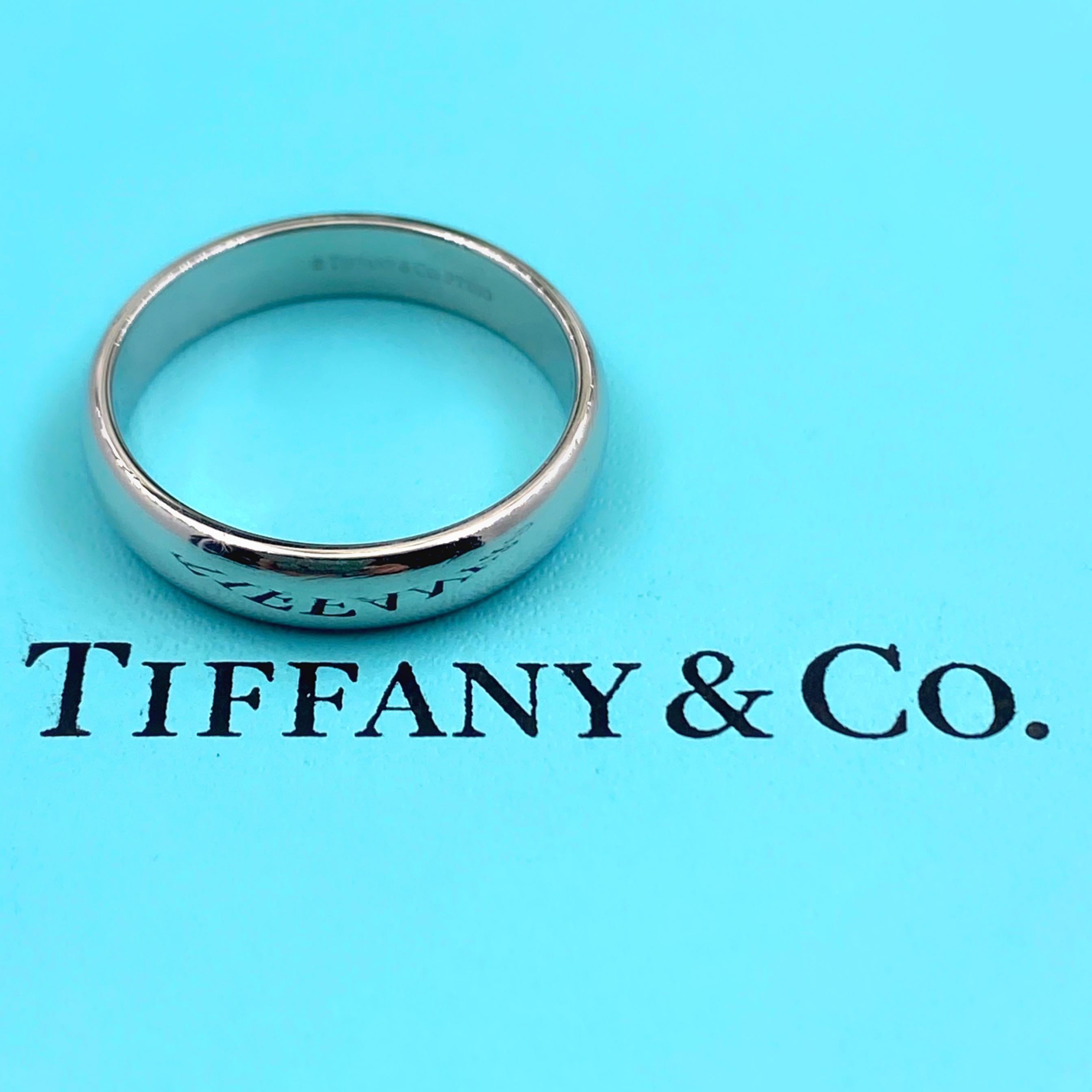 Women's or Men's Tiffany & Co. Classic Platinum Wedding Band Ring
