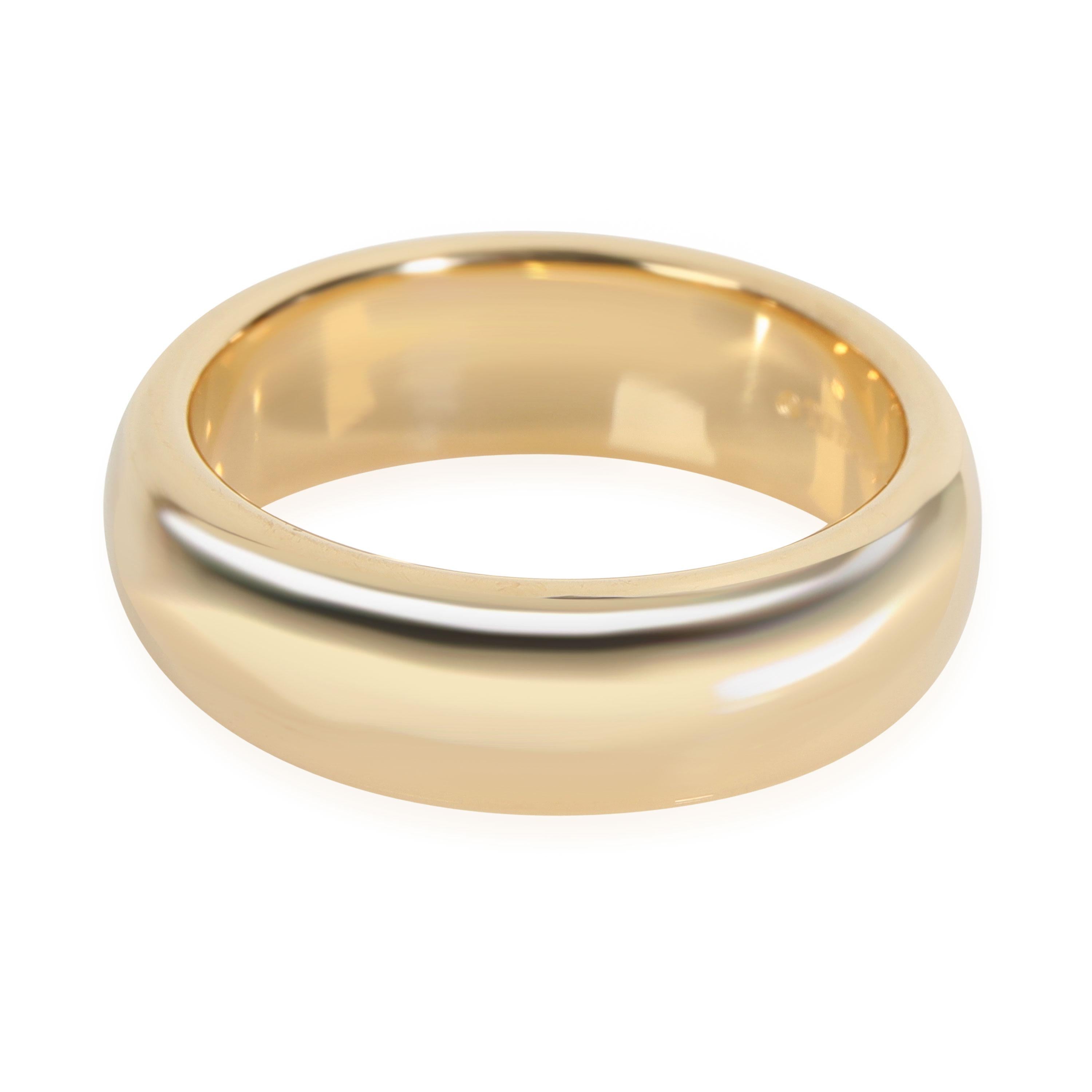 
Tiffany & Co. Classic Wedding Band in 18K Yellow Gold

PRIMARY DETAILS
SKU: 111094
Listing Title: Tiffany & Co. Classic Wedding Band in 18K Yellow Gold
Condition Description: Retails for 1600 USD. In excellent condition and recently polished. Ring