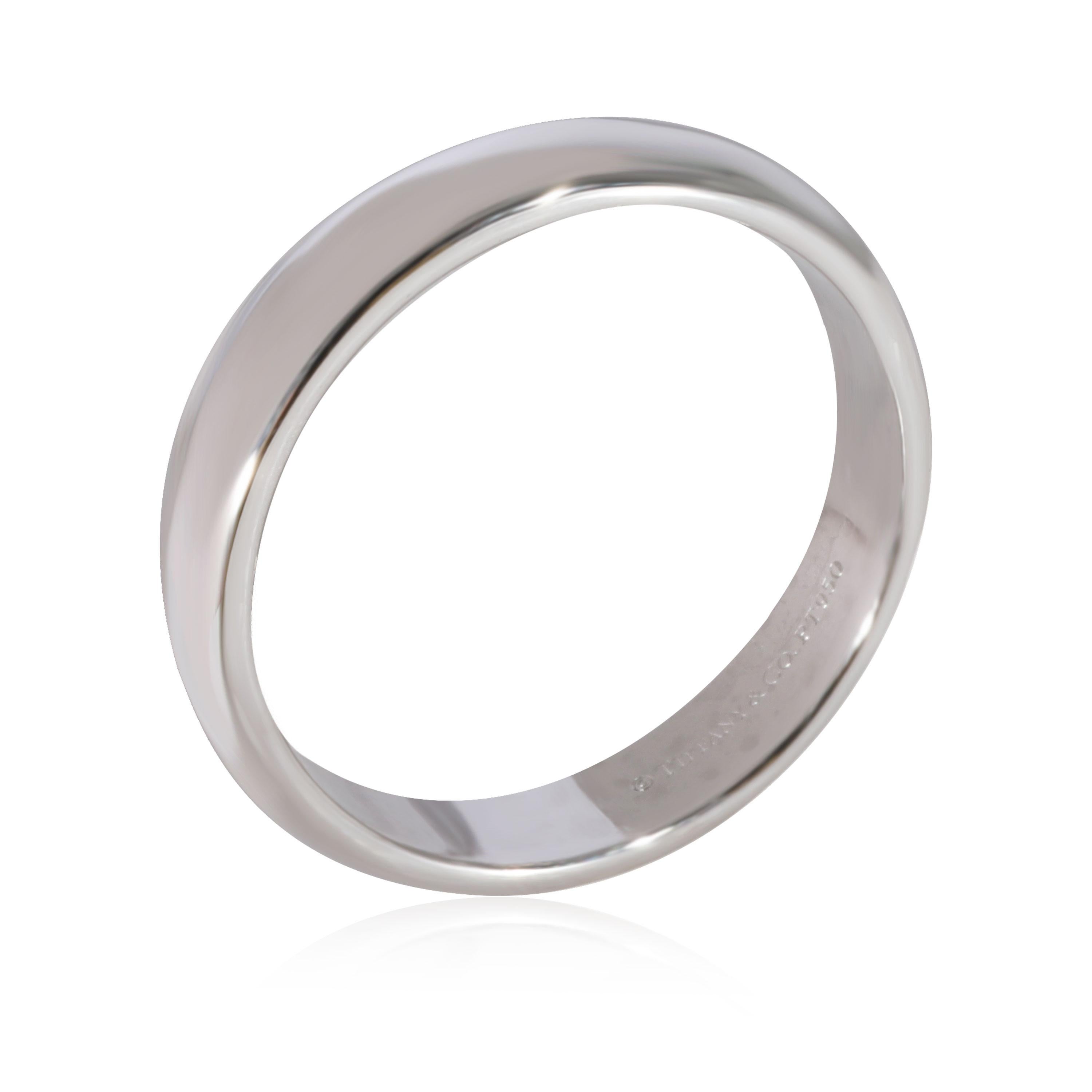 Tiffany & Co. Classic Wedding Band in Platinum
 
 PRIMARY DETAILS
 SKU: 127370
 Listing Title: Tiffany & Co. Classic Wedding Band in Platinum
 Condition Description: Retails for 1650 USD. In excellent condition and recently polished. Ring size is