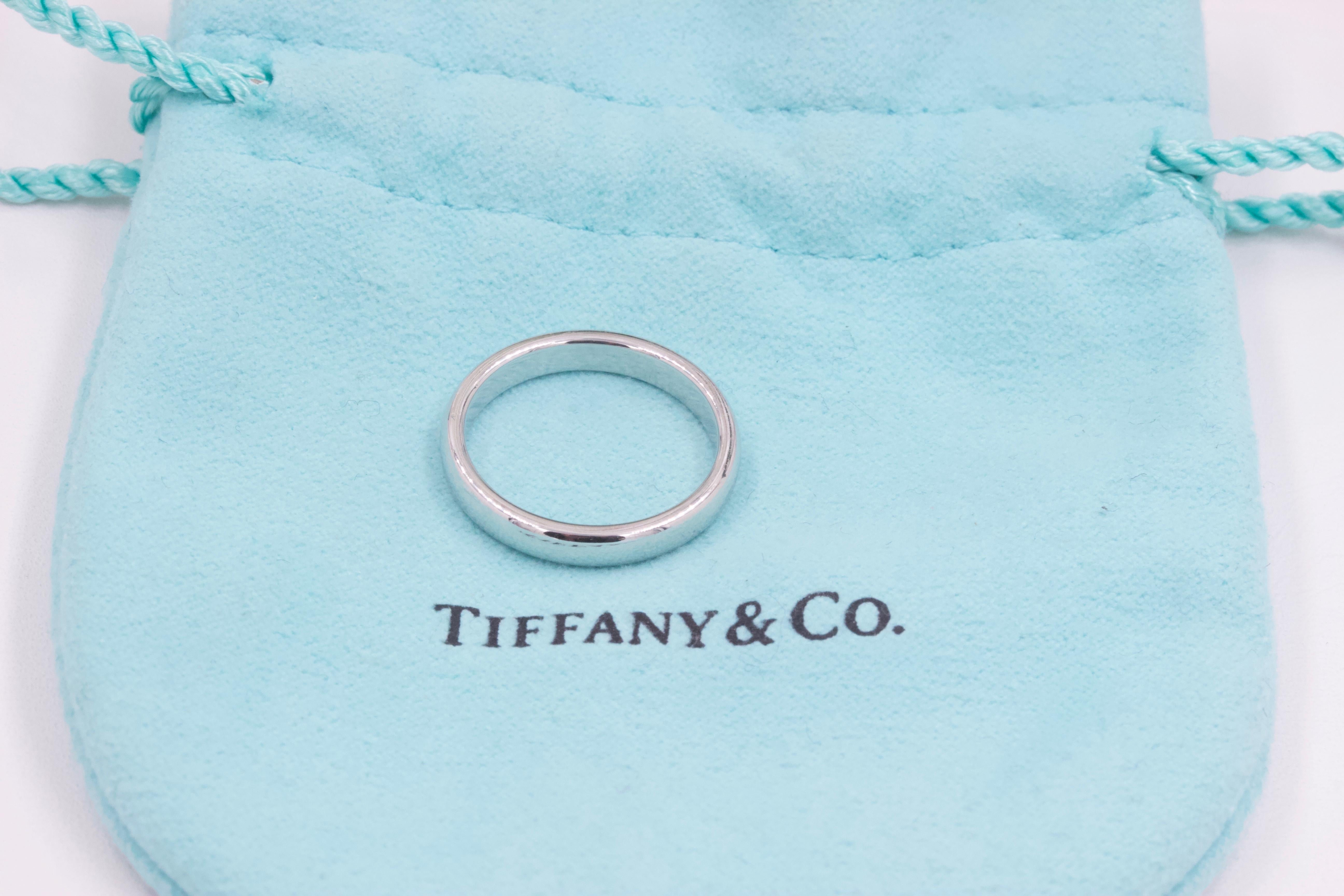 Moderne Tiffany & Co. Anneau de mariage Classic en platine en vente