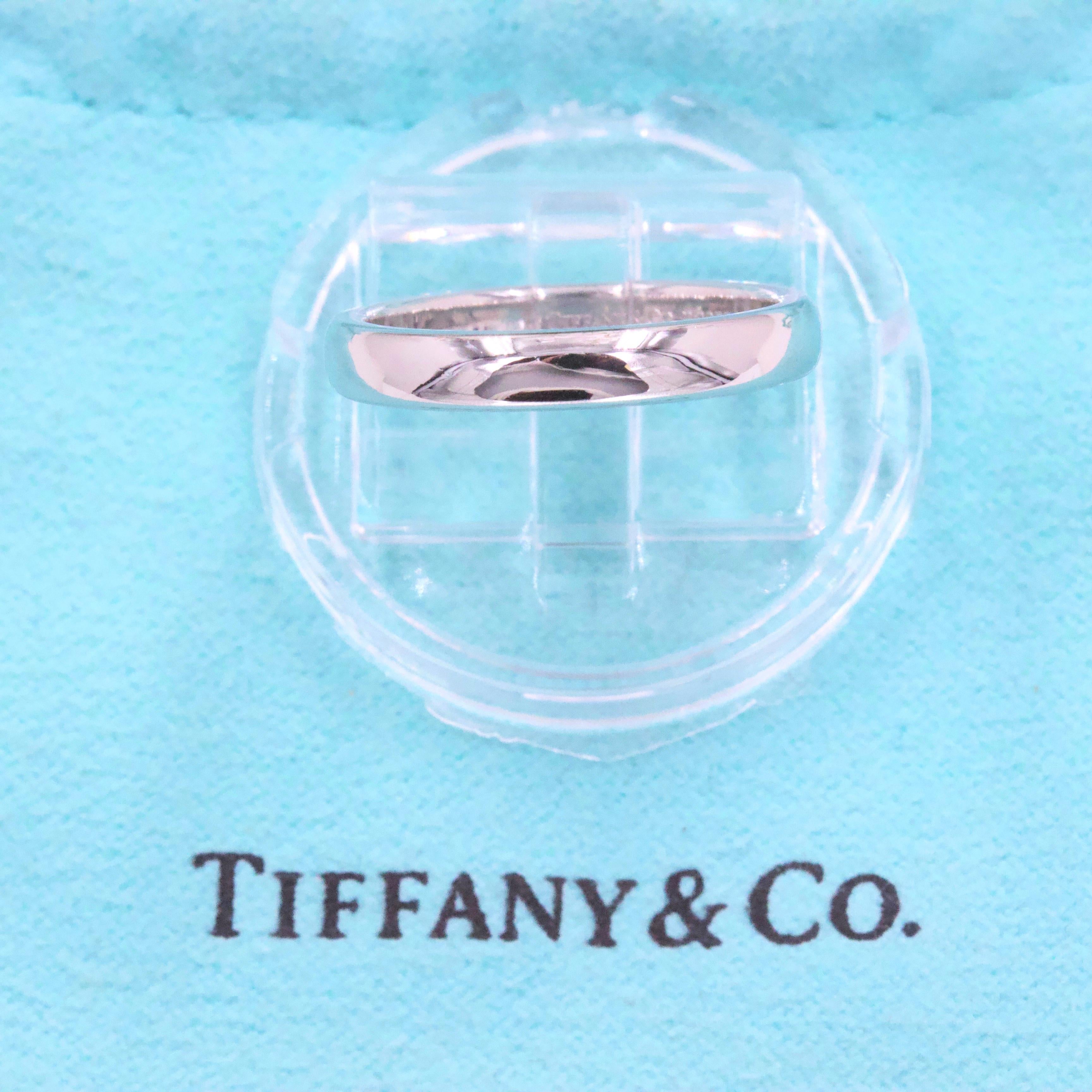 Tiffany & Co. Anneau de mariage Classic en platine Excellent état - En vente à San Diego, CA
