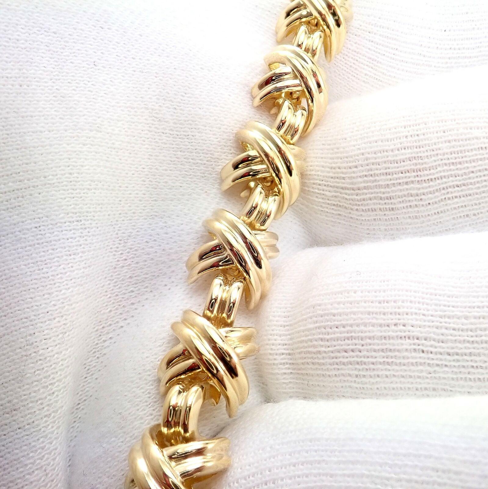 Tiffany & Co. Bracelet classique à maillons en or jaune avec motifs en forme de X en vente 1