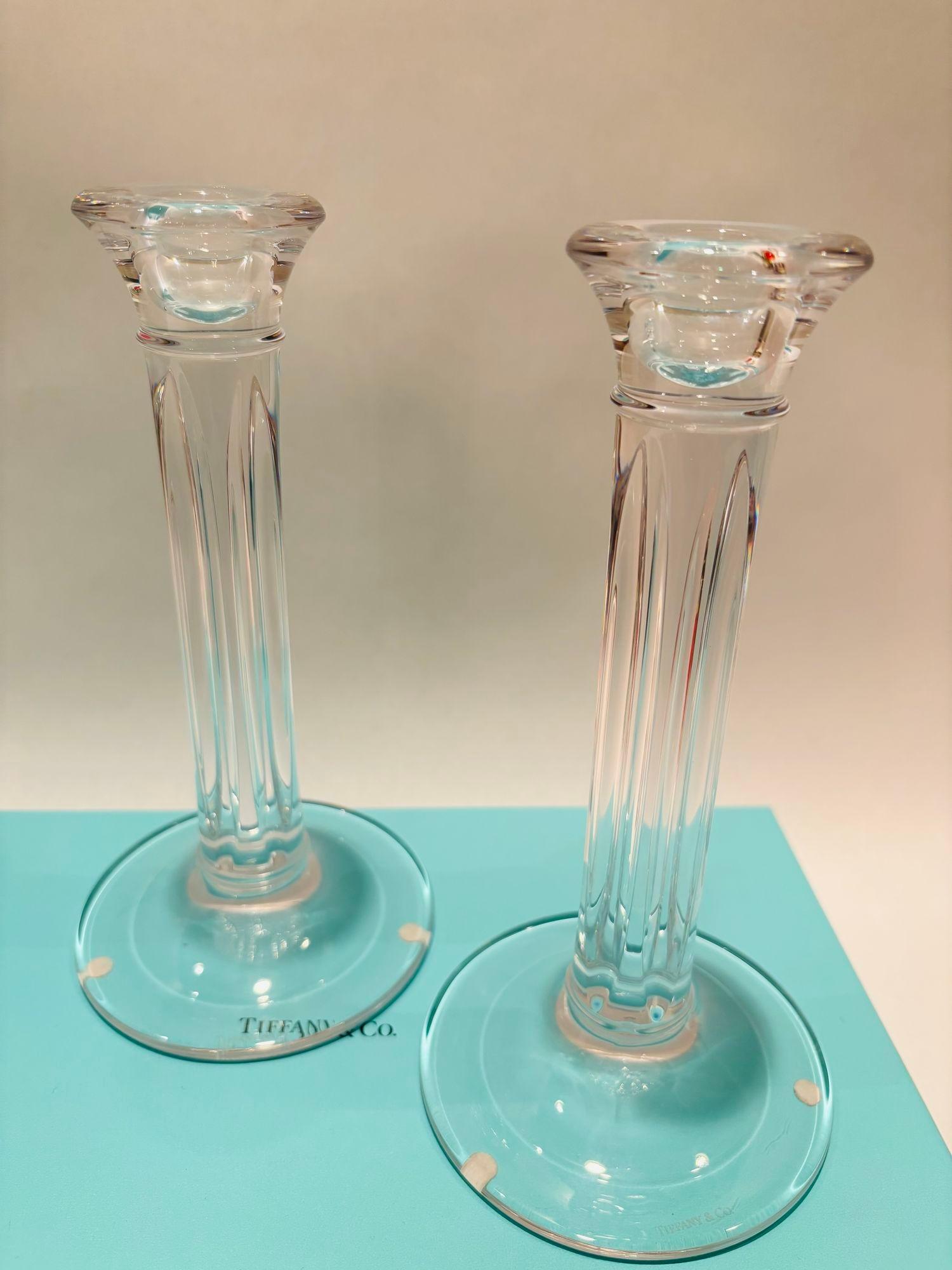 Americano Tiffany & Co. Candelieri in cristallo trasparente a coppia in vendita