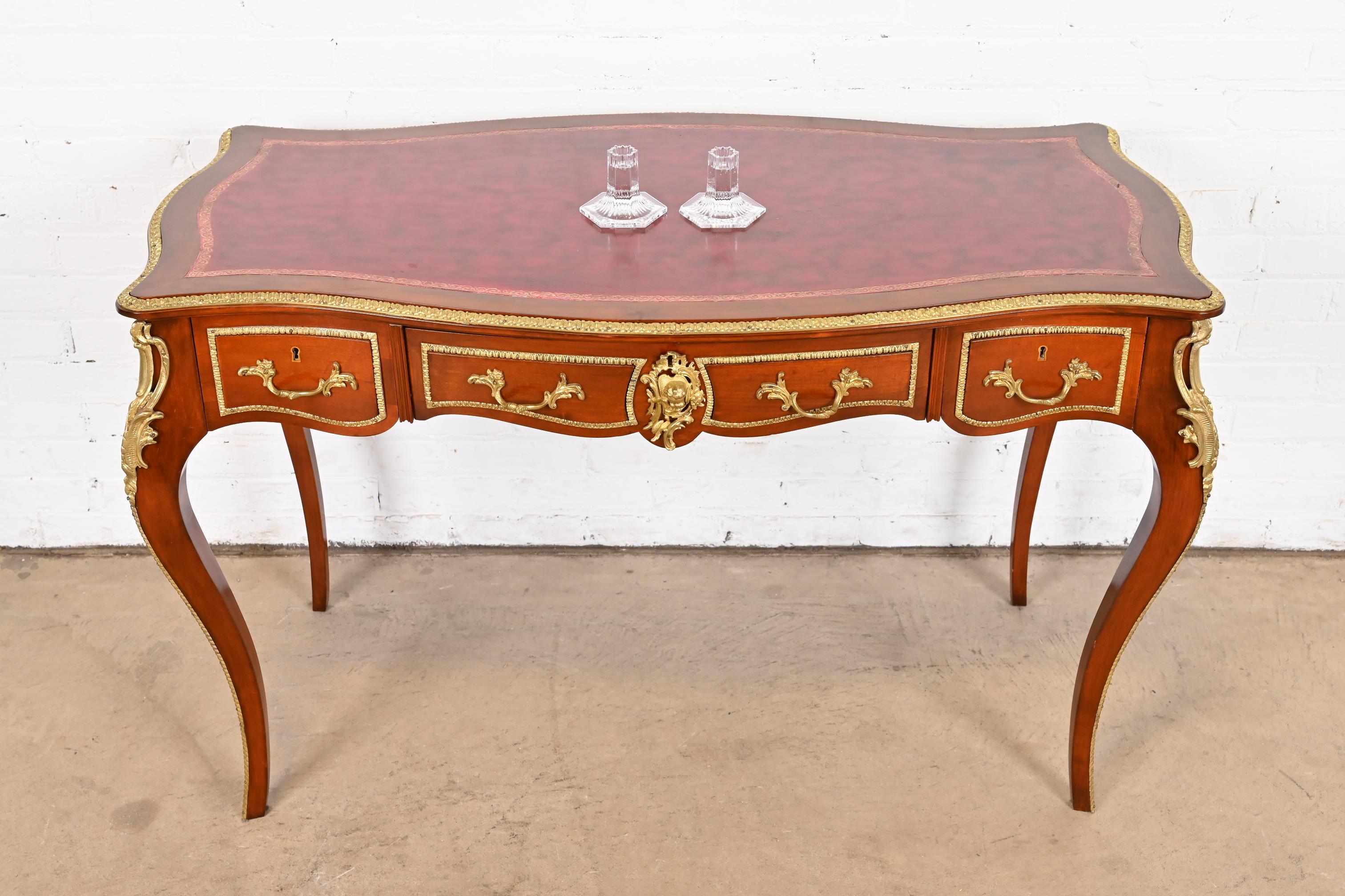 Una splendida coppia di candelieri in cristallo

Di Tiffany & Co., 
