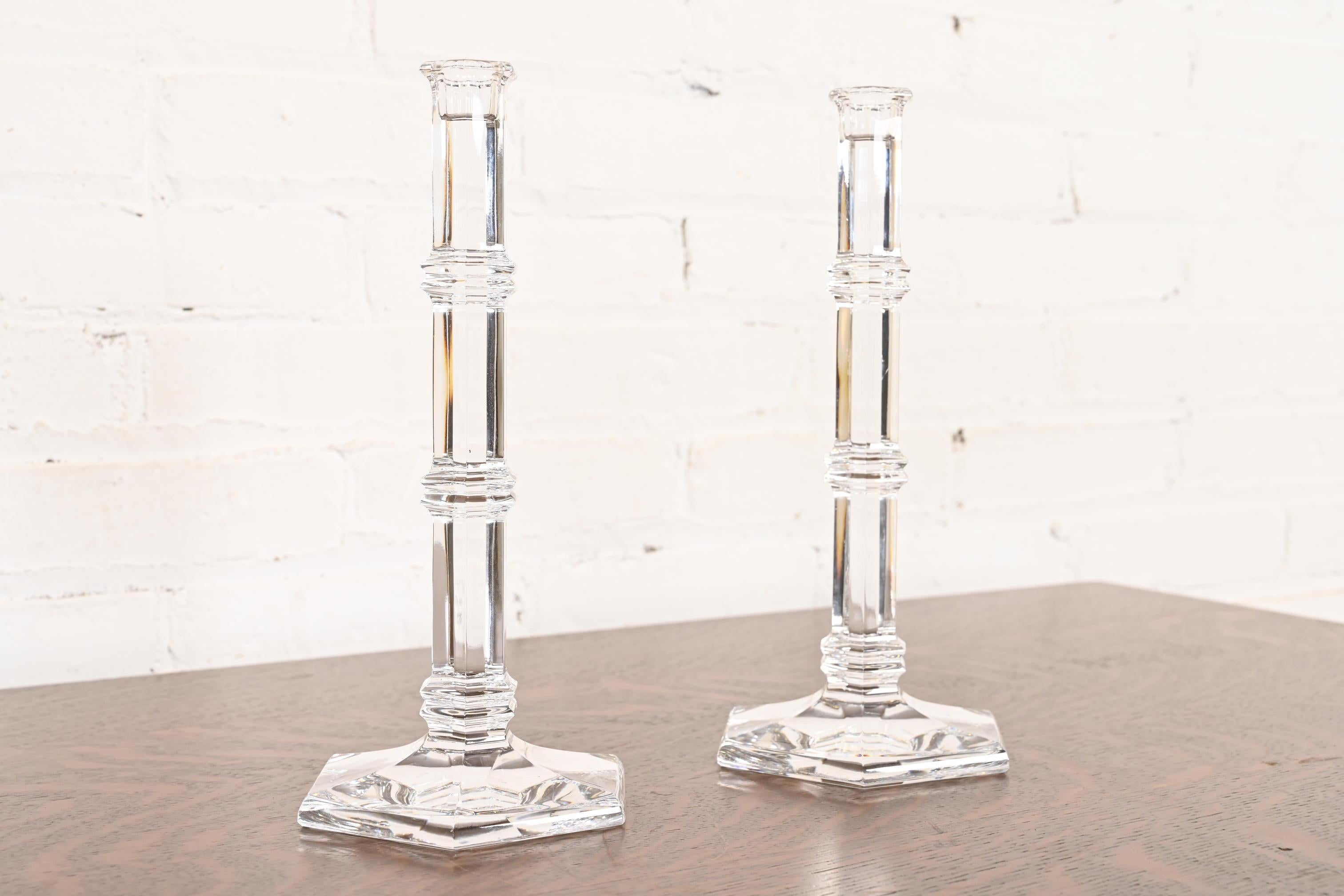 Tiffany & Co. Candelabros de cristal transparente, Pareja Estadounidense en venta