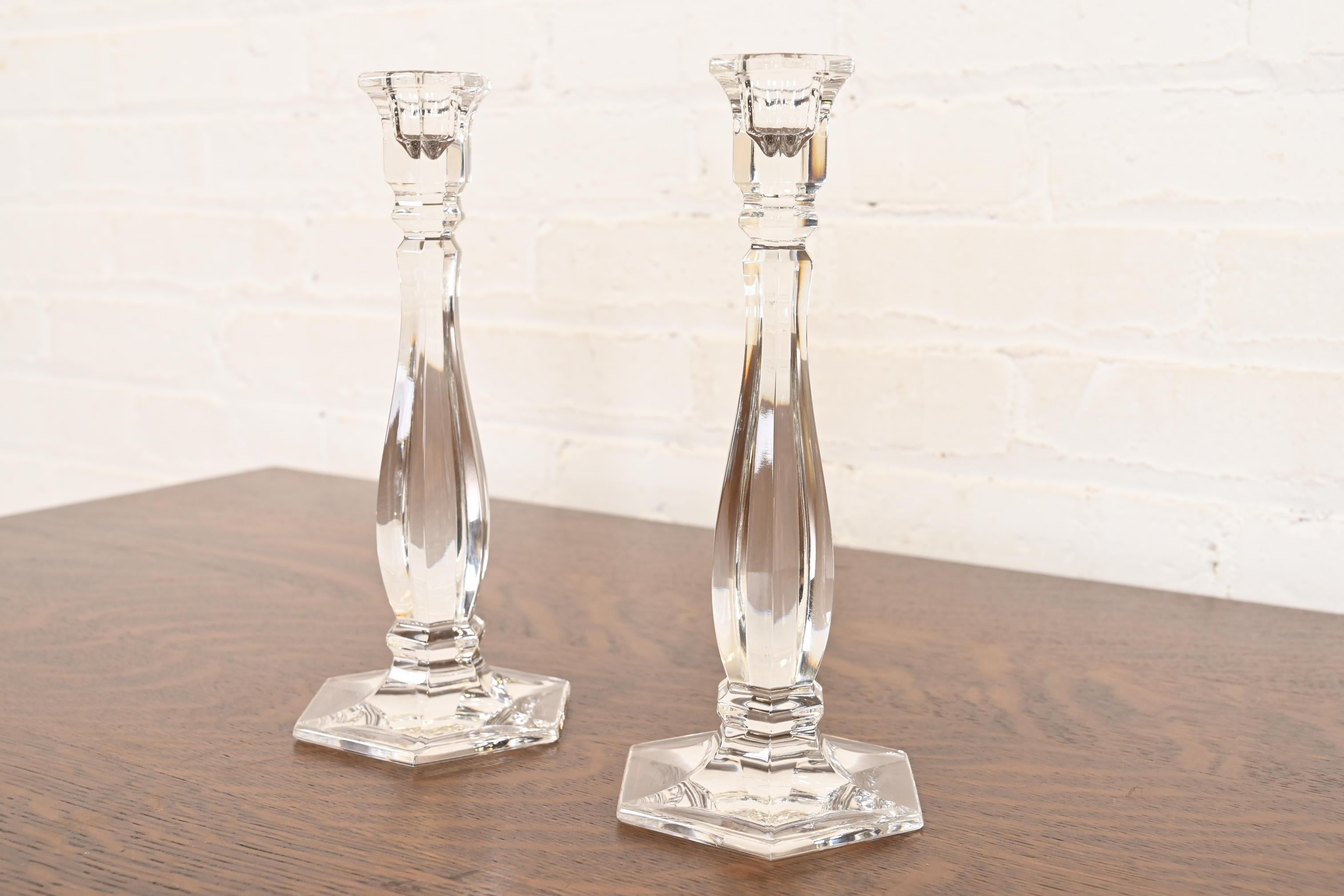 Tiffany & Co. Candelabros de cristal transparente, Pareja Estadounidense en venta