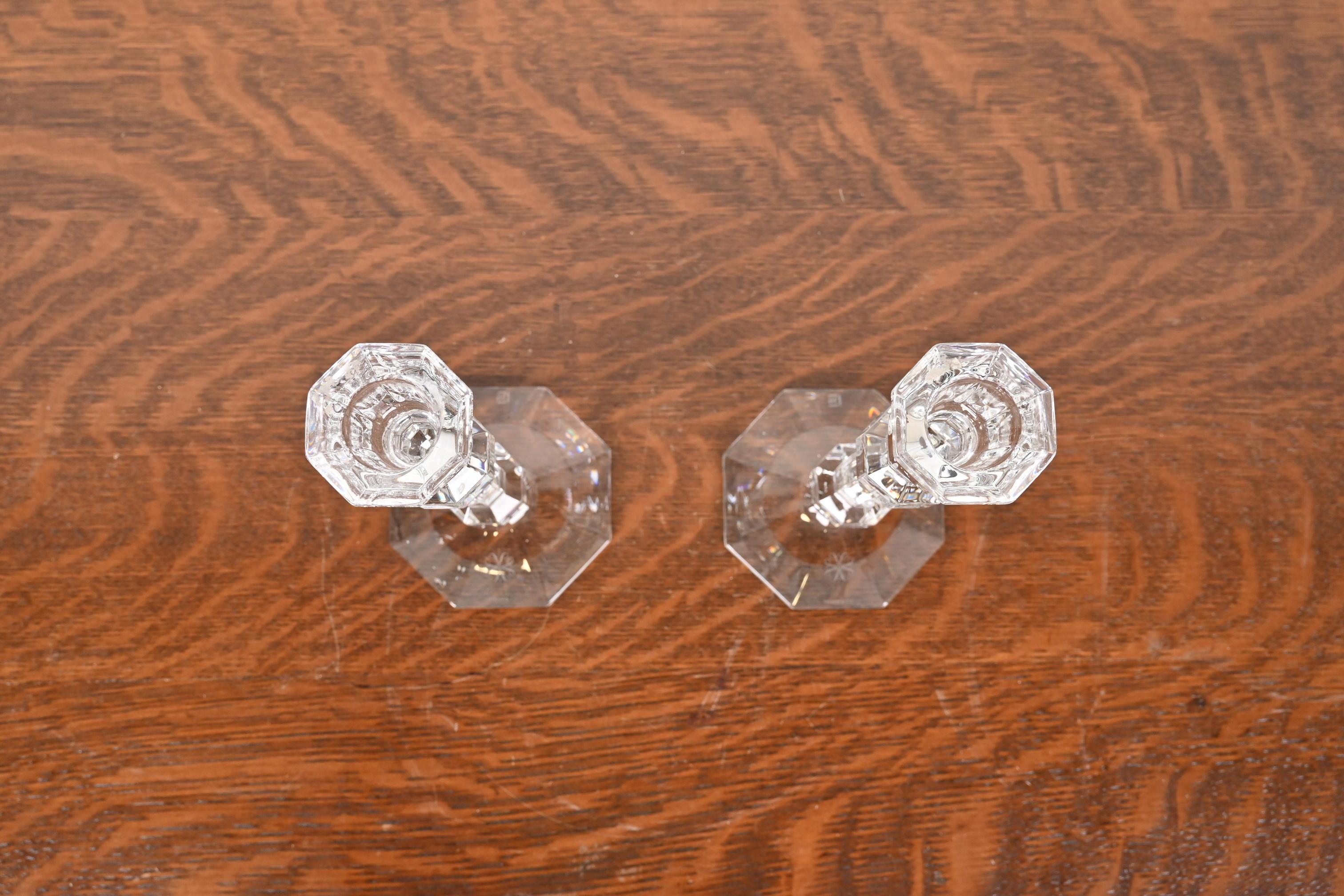XX secolo Tiffany & Co. Candelieri in cristallo trasparente, coppia in vendita