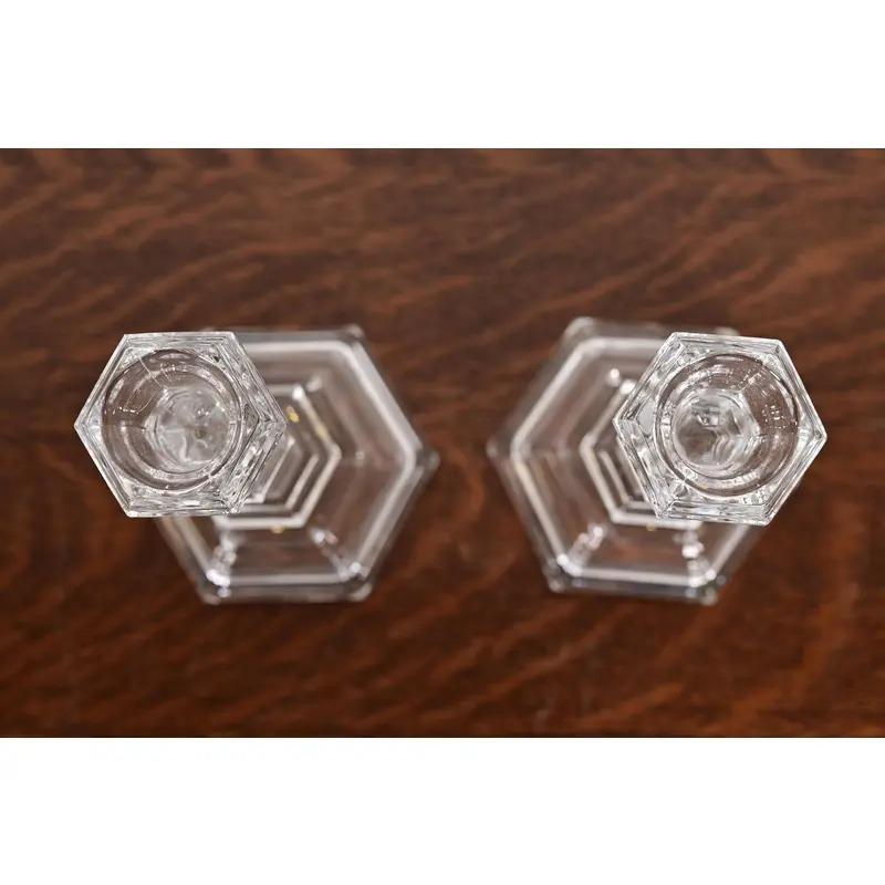 XX secolo Tiffany & Co. Candelieri in cristallo trasparente, coppia in vendita