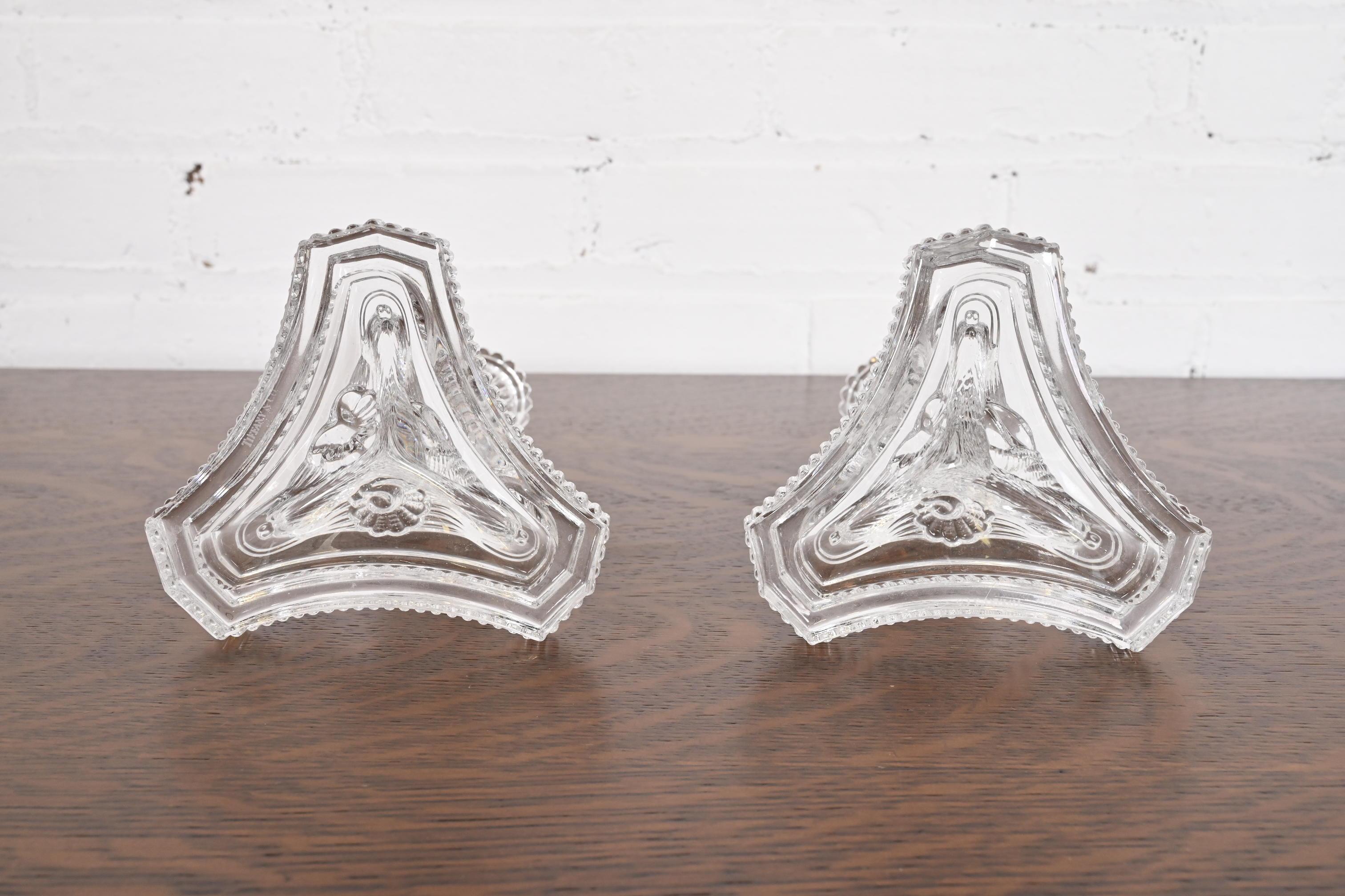 Tiffany & Co. Candelieri in cristallo trasparente con motivo a drago, coppia in vendita 3