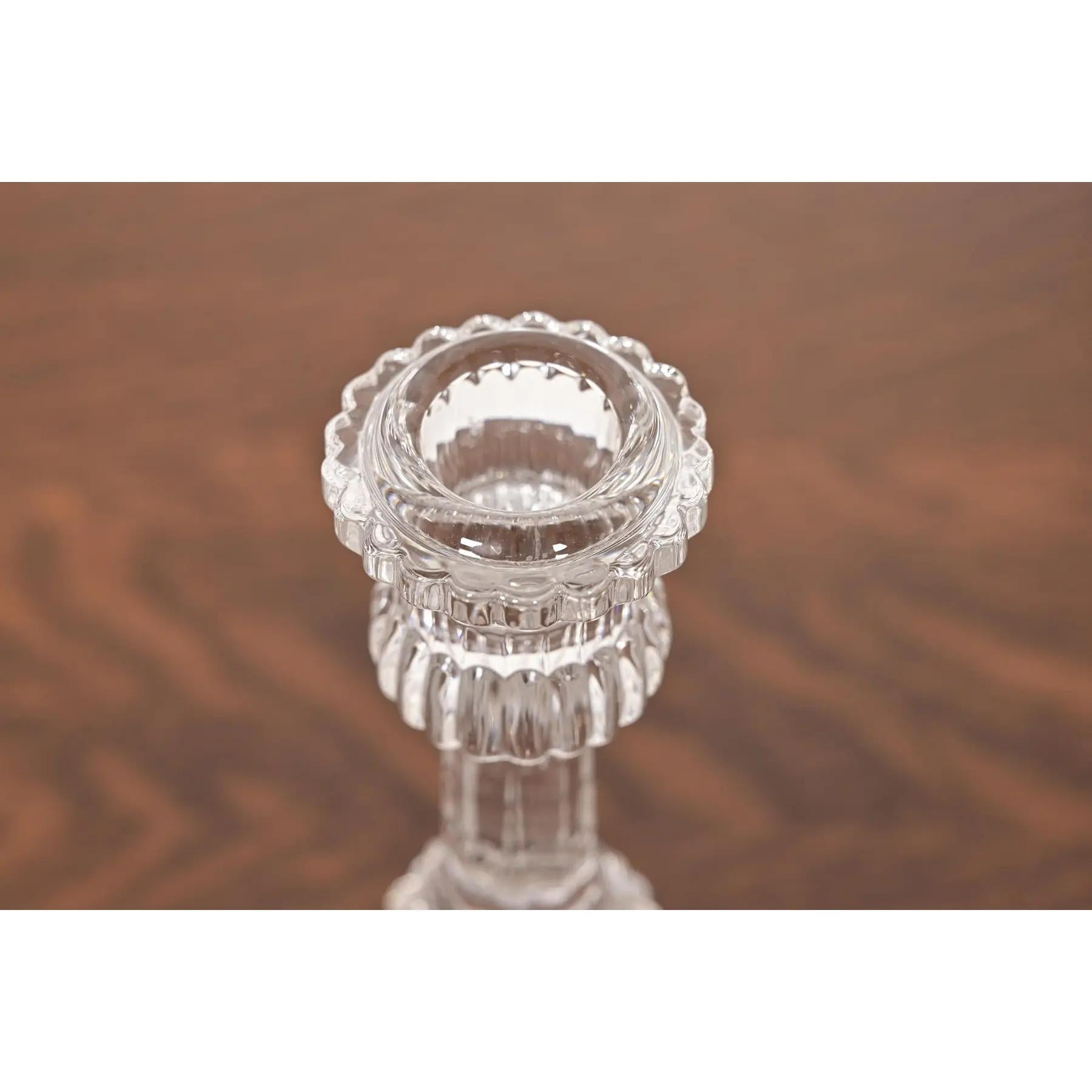 Tiffany & Co. Kerzenständer aus klarem Kristall mit Drachenmotiv, Paar im Angebot 1