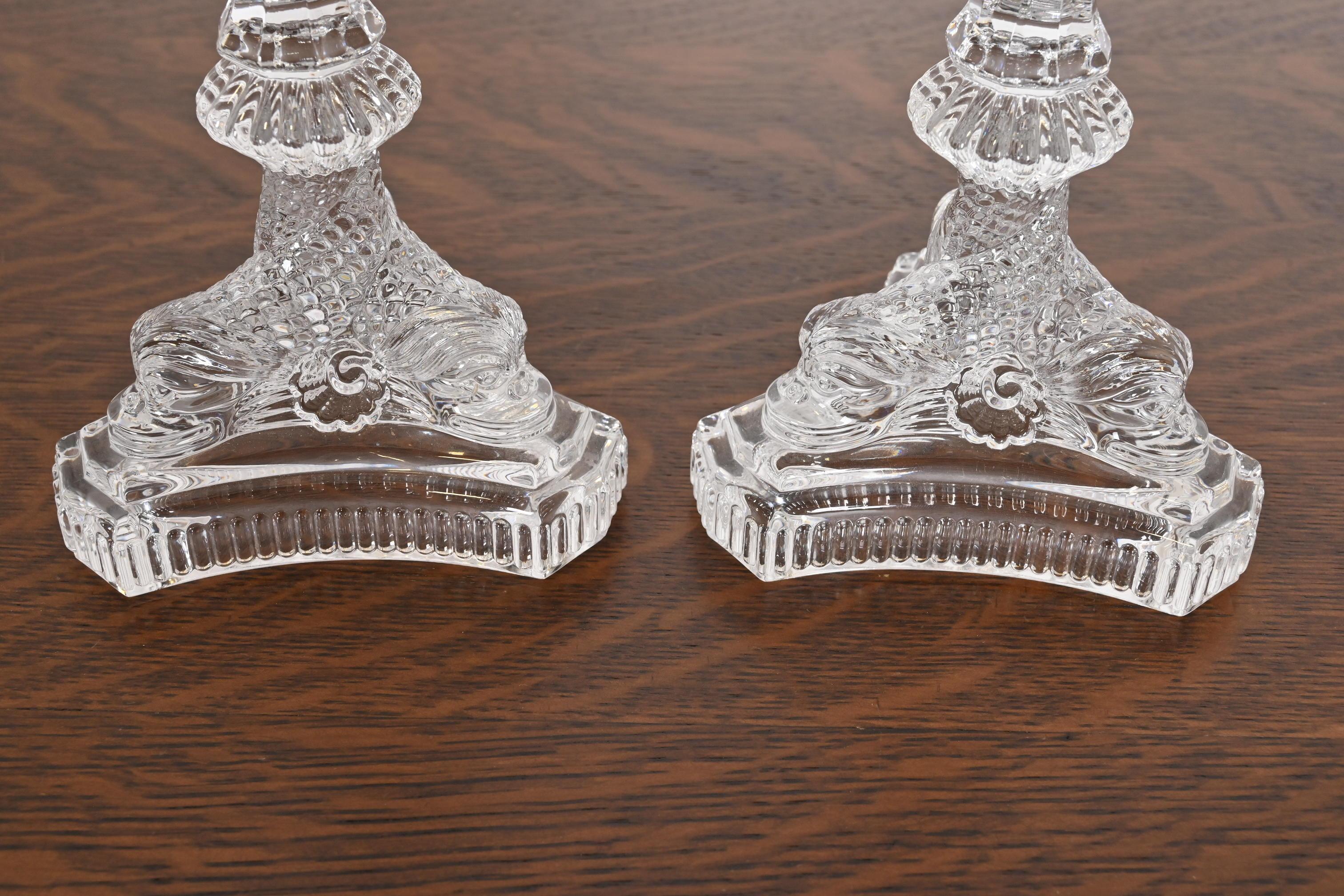 Tiffany & Co. Candelieri in cristallo trasparente con motivo a drago, coppia in vendita 2