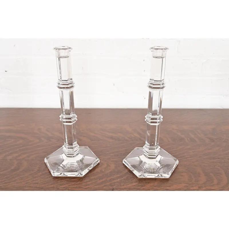 Moderno Tiffany & Co. Candelieri alti in cristallo trasparente, coppia in vendita