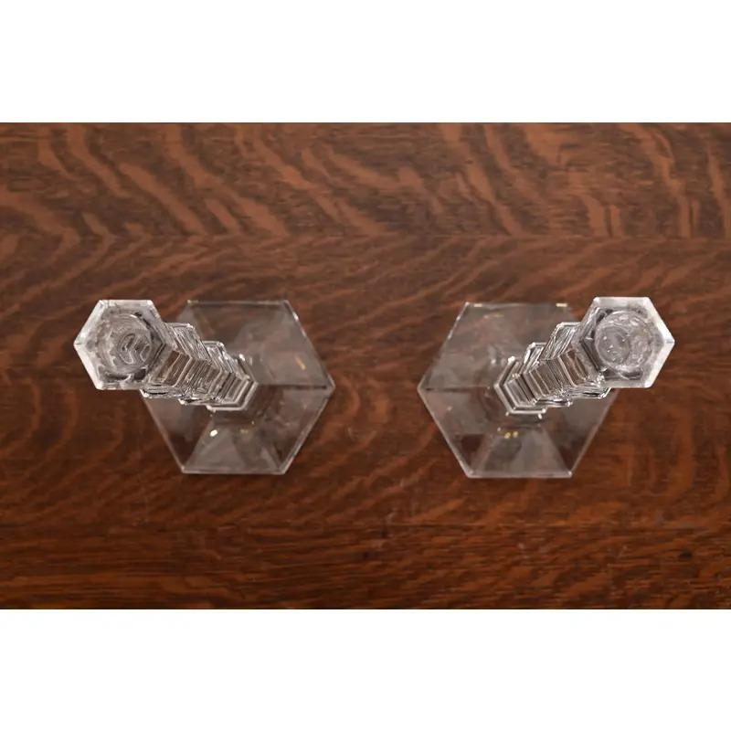 XX secolo Tiffany & Co. Candelieri alti in cristallo trasparente, coppia in vendita