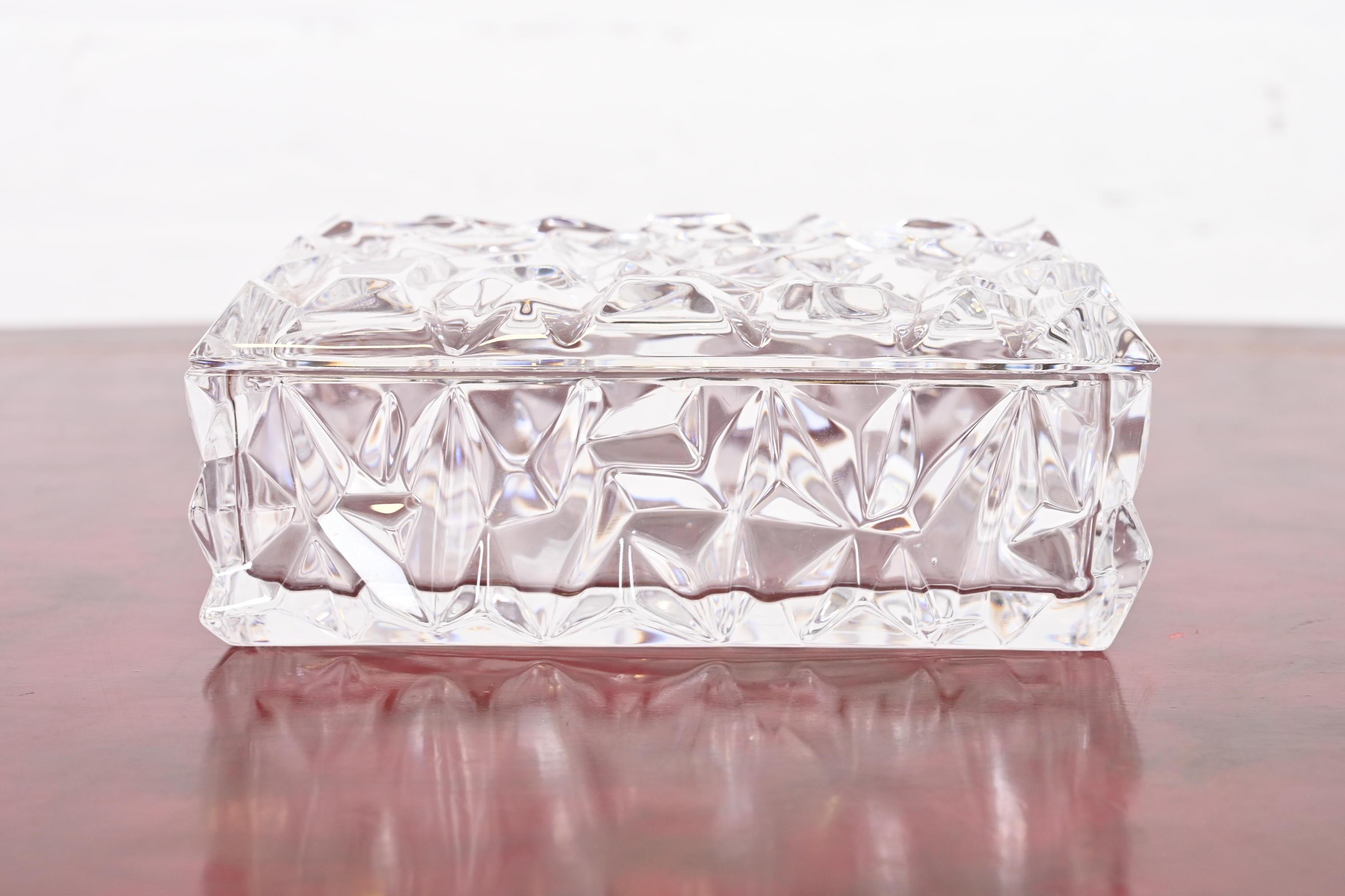 A gorgeous faceted crystal dresser box

By Tiffany & Co. (signed at the base)

USA, Late 20th Century

Measures: 6.5