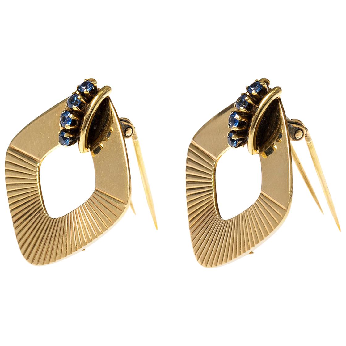 Tiffany & Co. Clip Brooches in 14 Karat Gold and Sapphires, New York, circa 1950 For Sale
