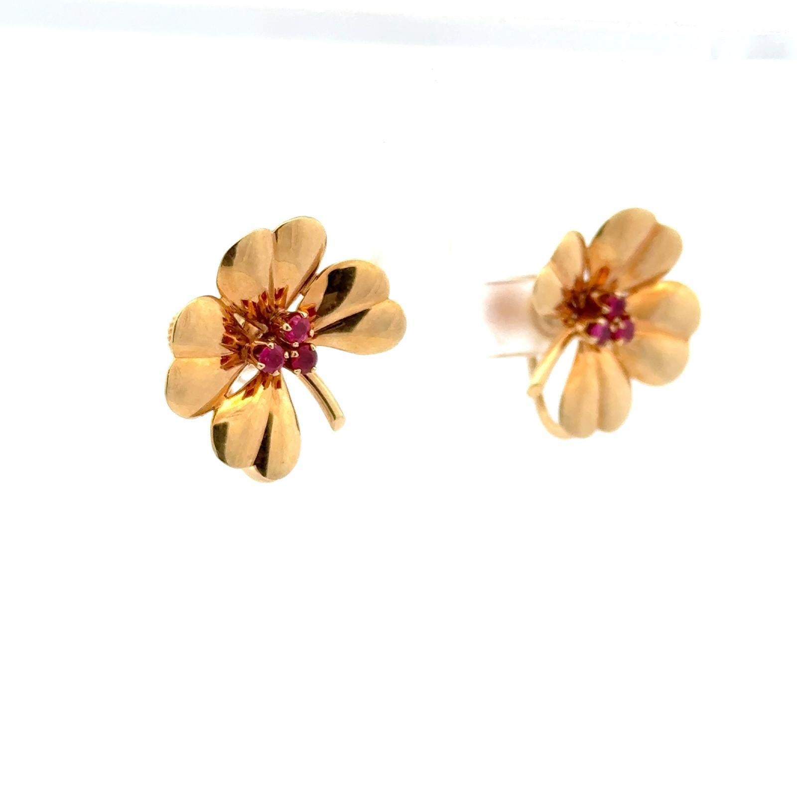 Round Cut Tiffany & Co. Clover Ruby 14 Karat Yellow Gold Vintage Screw-Back-Clip Earrings For Sale