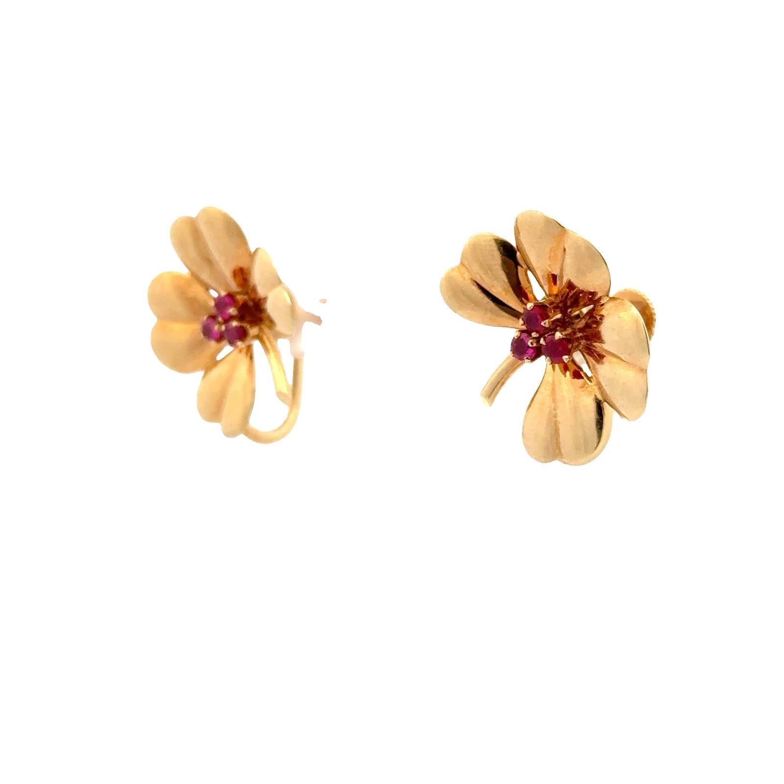Tiffany & Co. Clover Ruby 14 Karat Yellow Gold Vintage Screw-Back-Clip Earrings In Good Condition For Sale In Boca Raton, FL