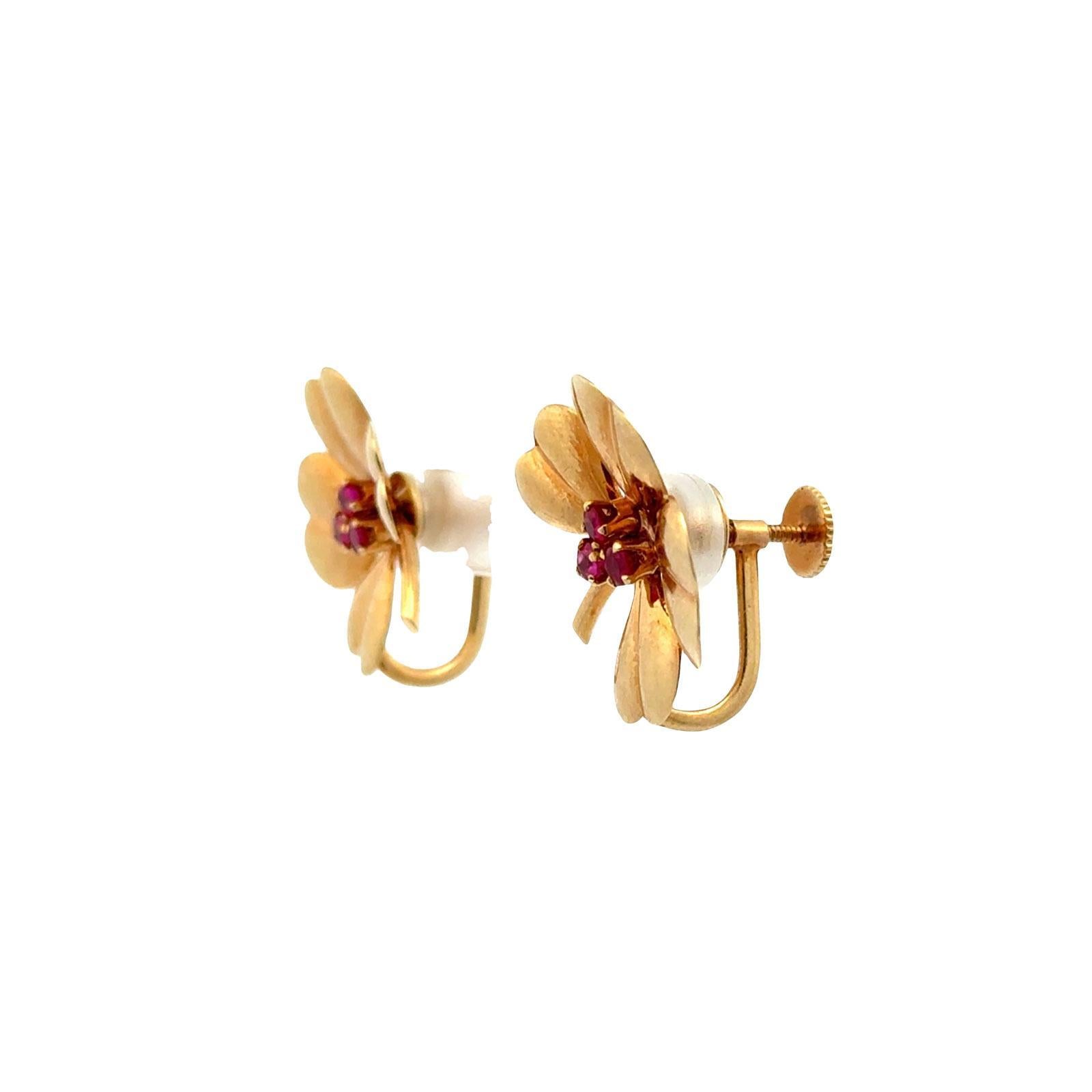 Women's Tiffany & Co. Clover Ruby 14 Karat Yellow Gold Vintage Screw-Back-Clip Earrings For Sale