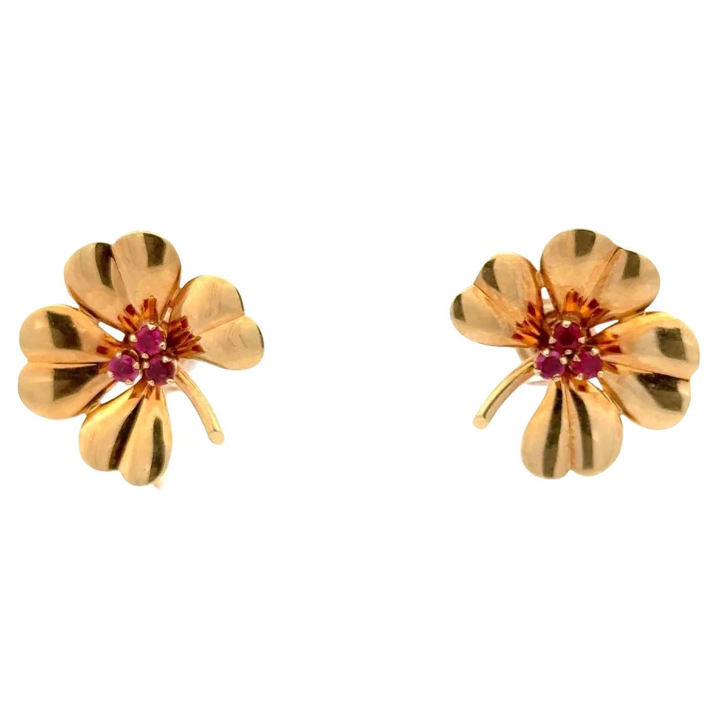 Tiffany & Co. Boucles d'oreilles à vis en or jaune 14 carats Clover Ruby Vintage