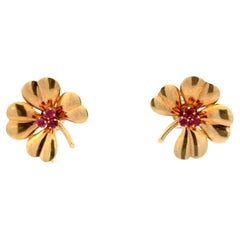 Tiffany & Co. Boucles d'oreilles à vis en or jaune 14 carats Clover Ruby Vintage