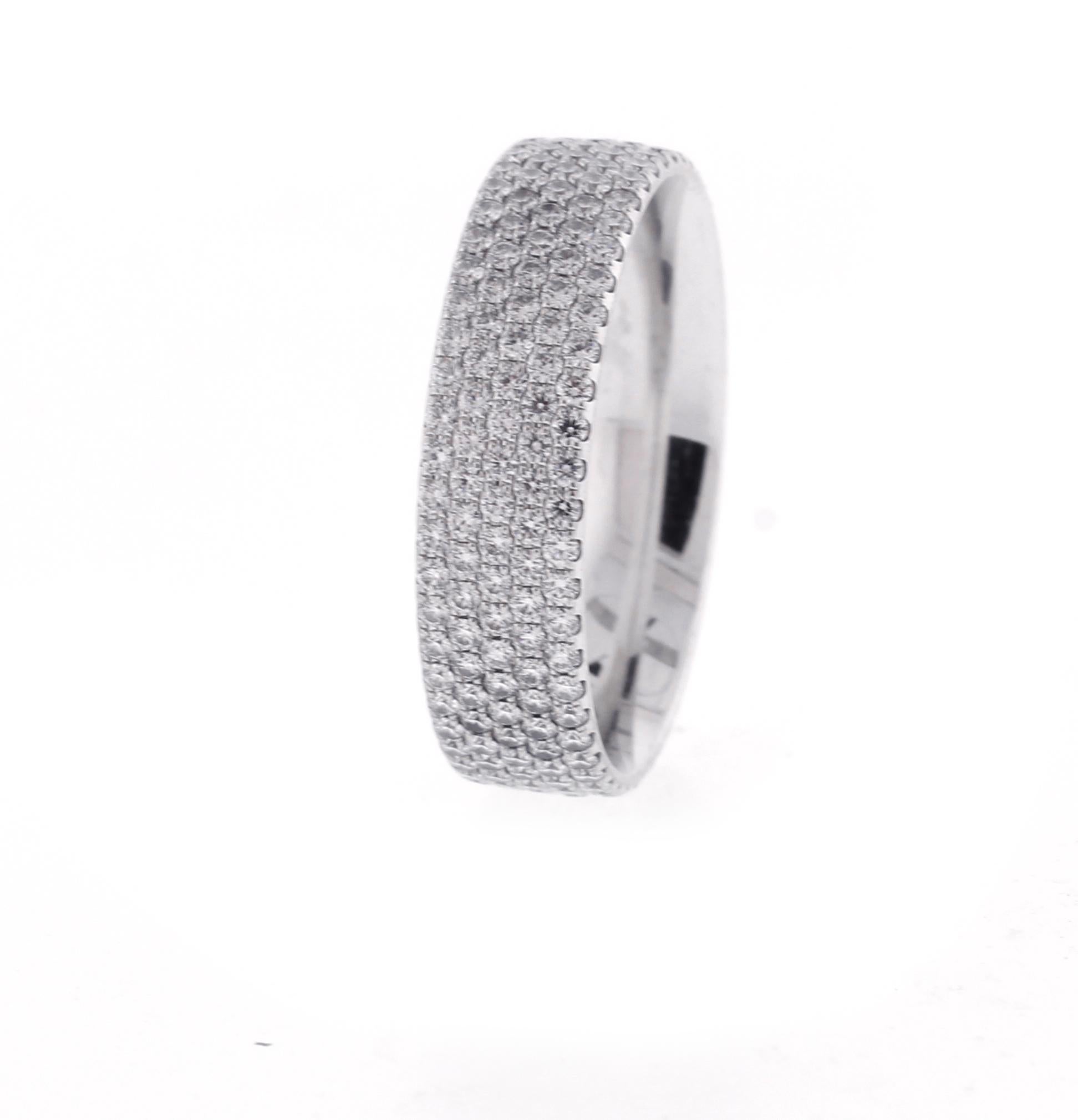 Streamlined and modern, the Tiffany Metro collection twinkles like a nighttime city skyline. Five rows of dazzling diamonds make this ring a stunning statement piece.
♦ Designer: Tiffany & Co
♦ Diamonds .94 carats
♦ Circa 2019
♦ 5.4mm wide
♦ Size