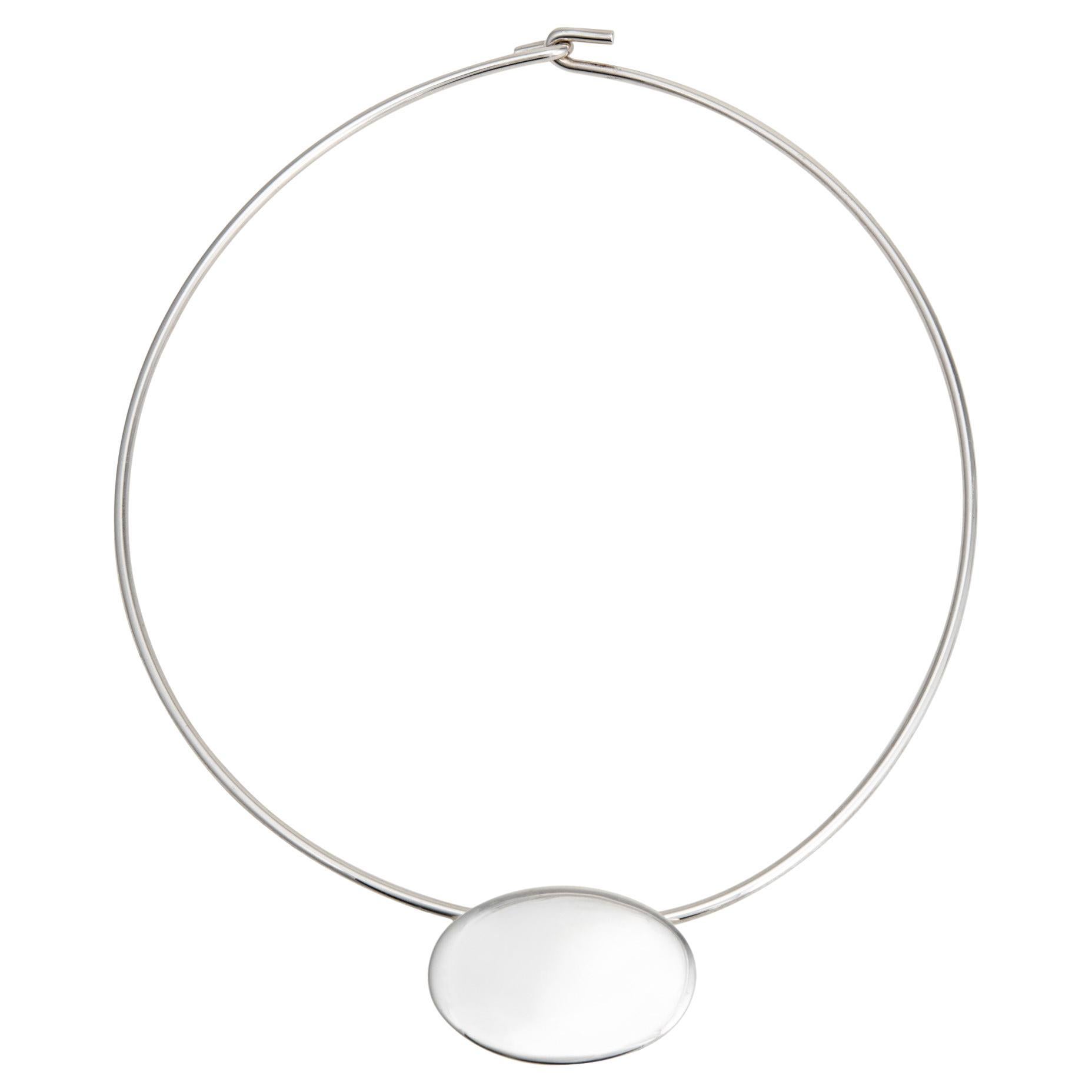 What is a choker collar?