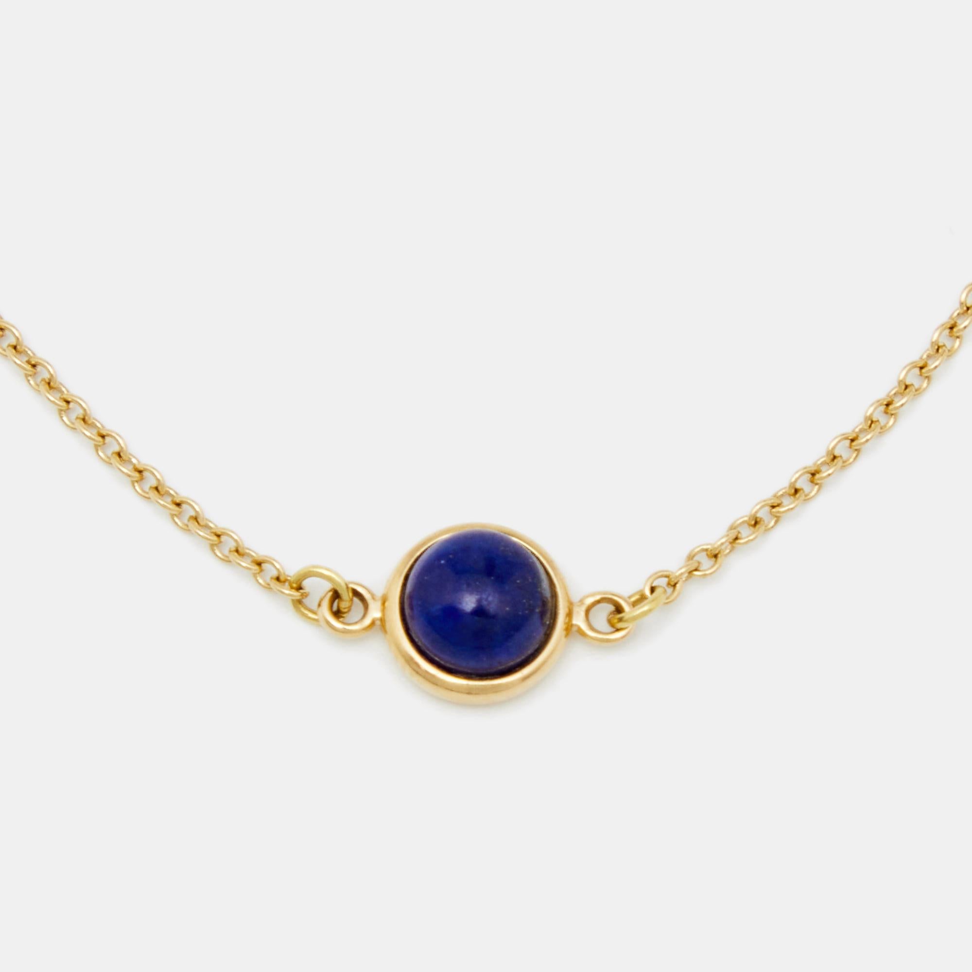 Constructed in 18k yellow gold, this Tiffany & Co. Elsa Peretti Color by the Yard bracelet will make an elegant and stylish addition to your collection. The delicate chain on this bracelet holds a spring-ring clasp and a single Lapis Lazuli as the