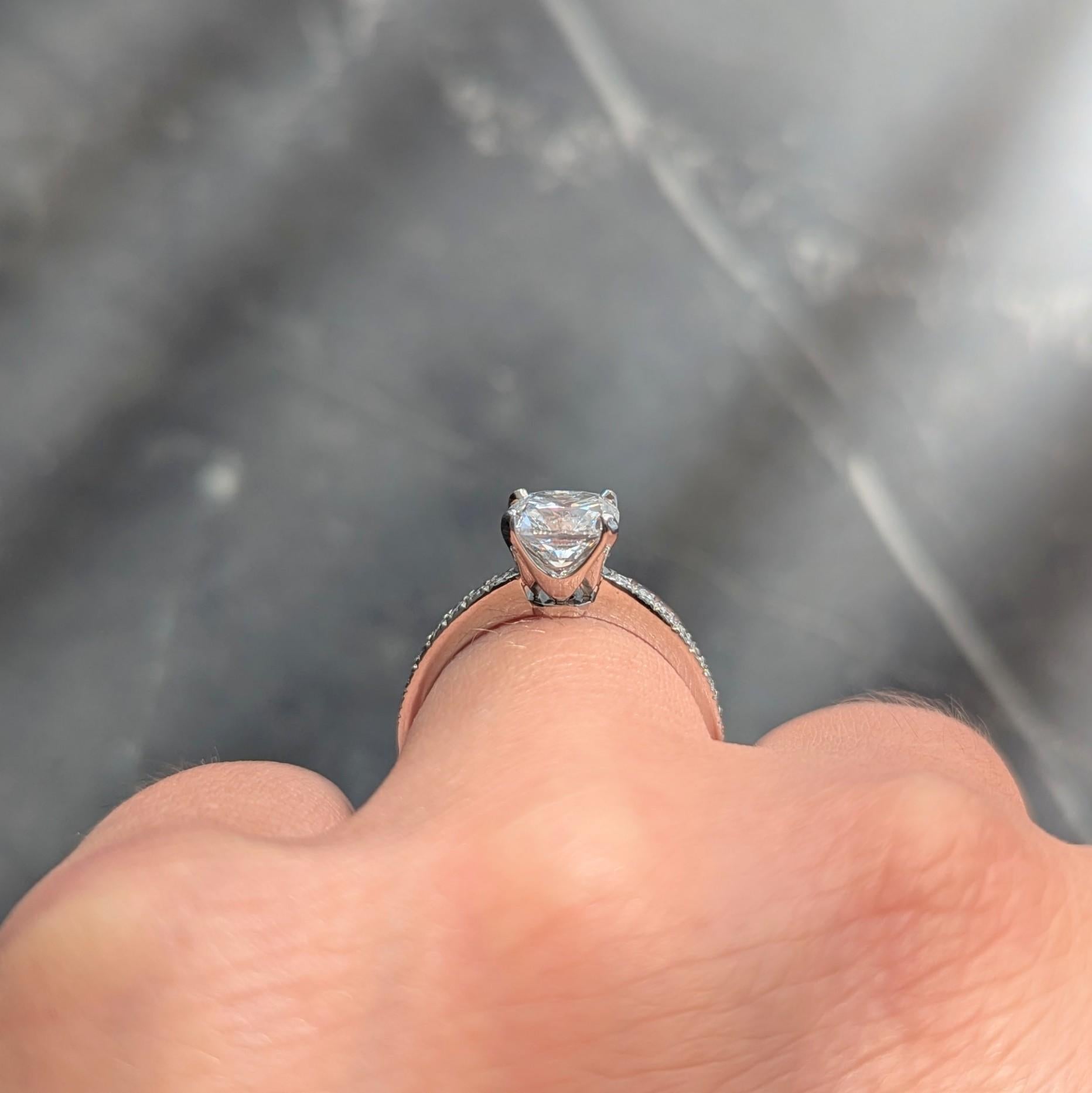 Tiffany & Co. Anello di fidanzamento contemporaneo in platino con diamante a cuscino da 1,59 CTW in vendita 9