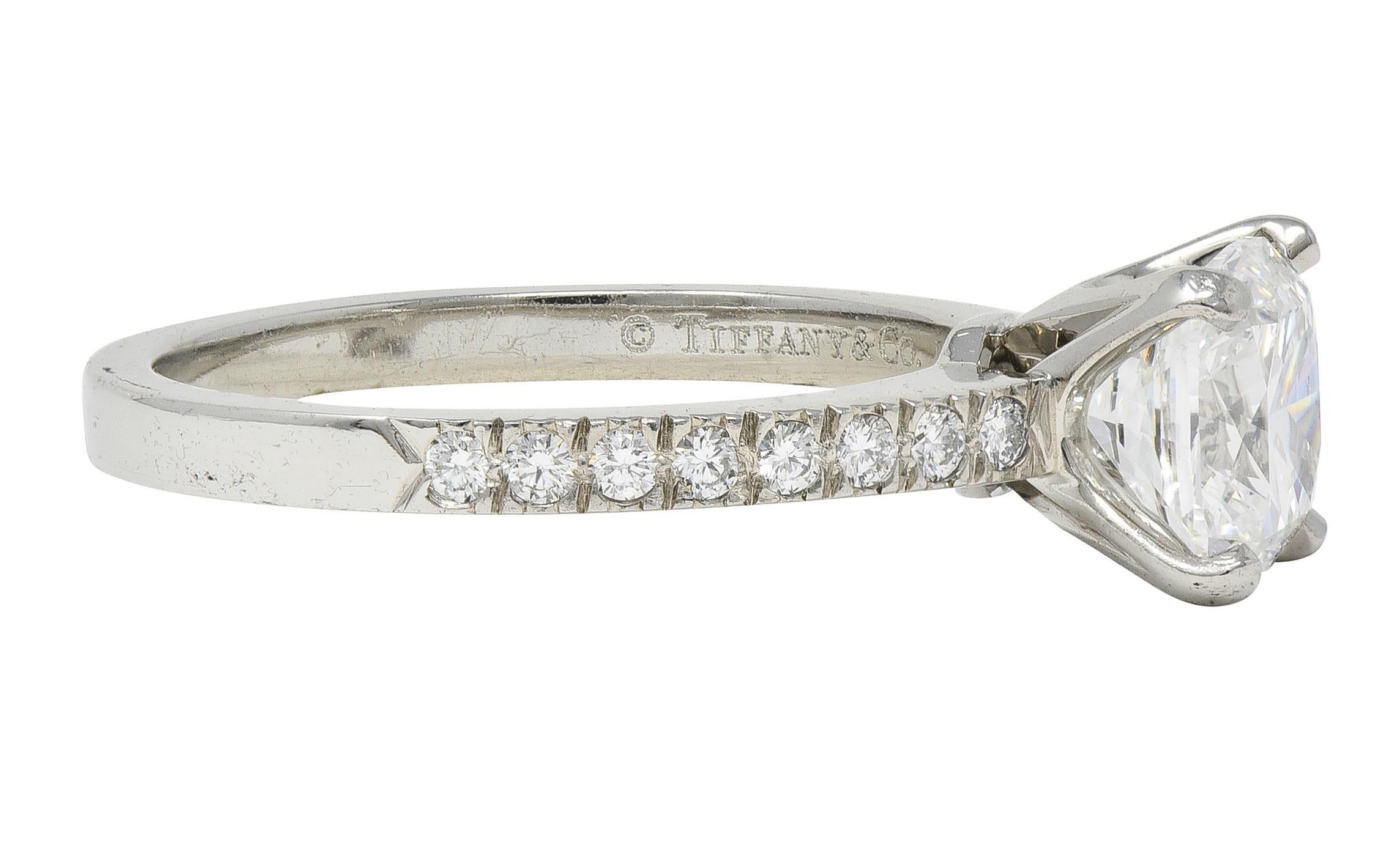 Donna Tiffany & Co. Anello di fidanzamento contemporaneo in platino con diamante a cuscino da 1,59 CTW in vendita