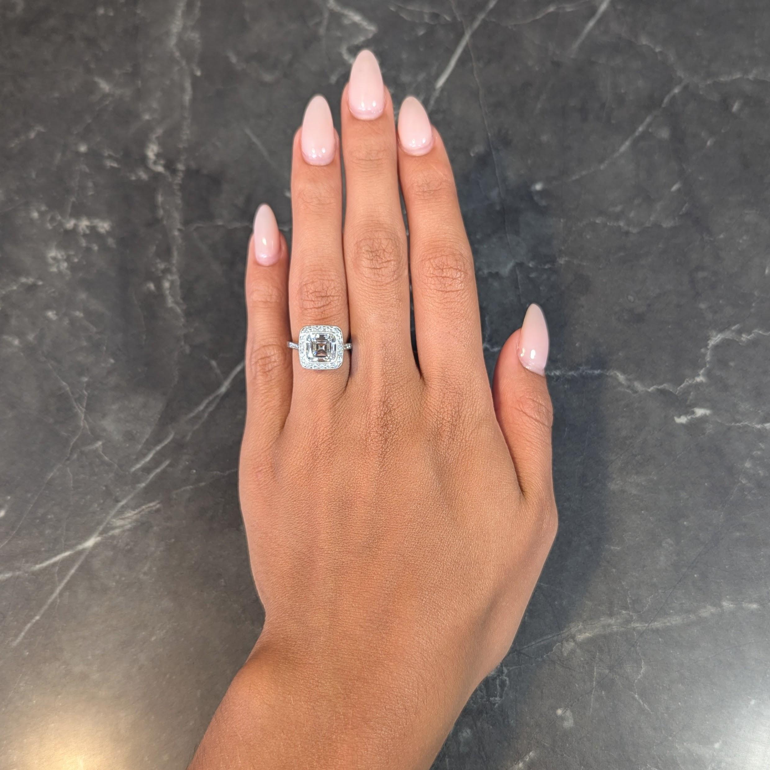 Tiffany & Co. Anillo de compromiso contemporáneo de platino con diamantes Legacy de 3,96 qt GIA Corte cojín en venta