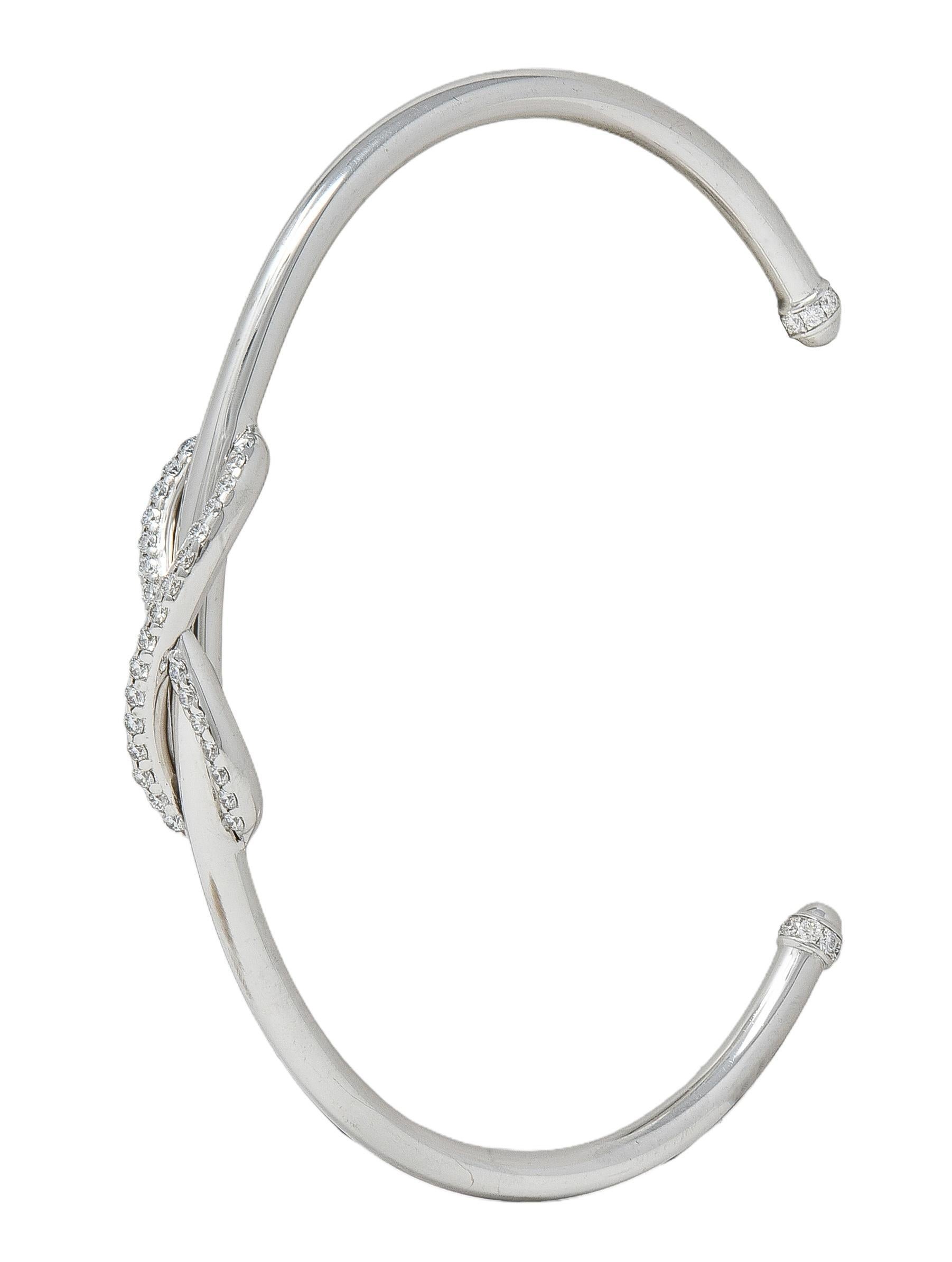 Tiffany & Co. Zeitgenössisches Diamantarmband aus 18 Karat Weißgold Unendlichkeitsmanschette (Brillantschliff) im Angebot