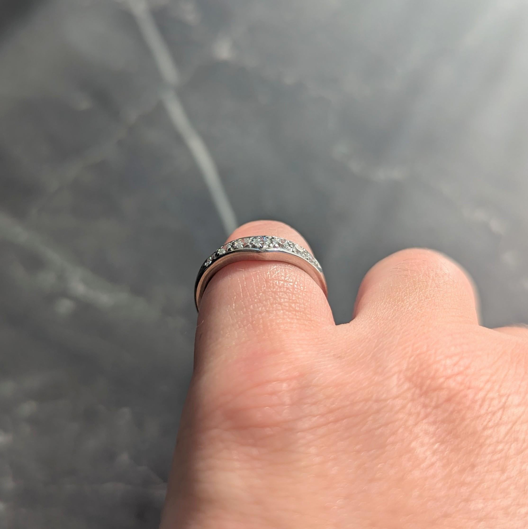 Tiffany & Co. Bague en V contemporaine en platine avec diamants et chevrons en vente 4
