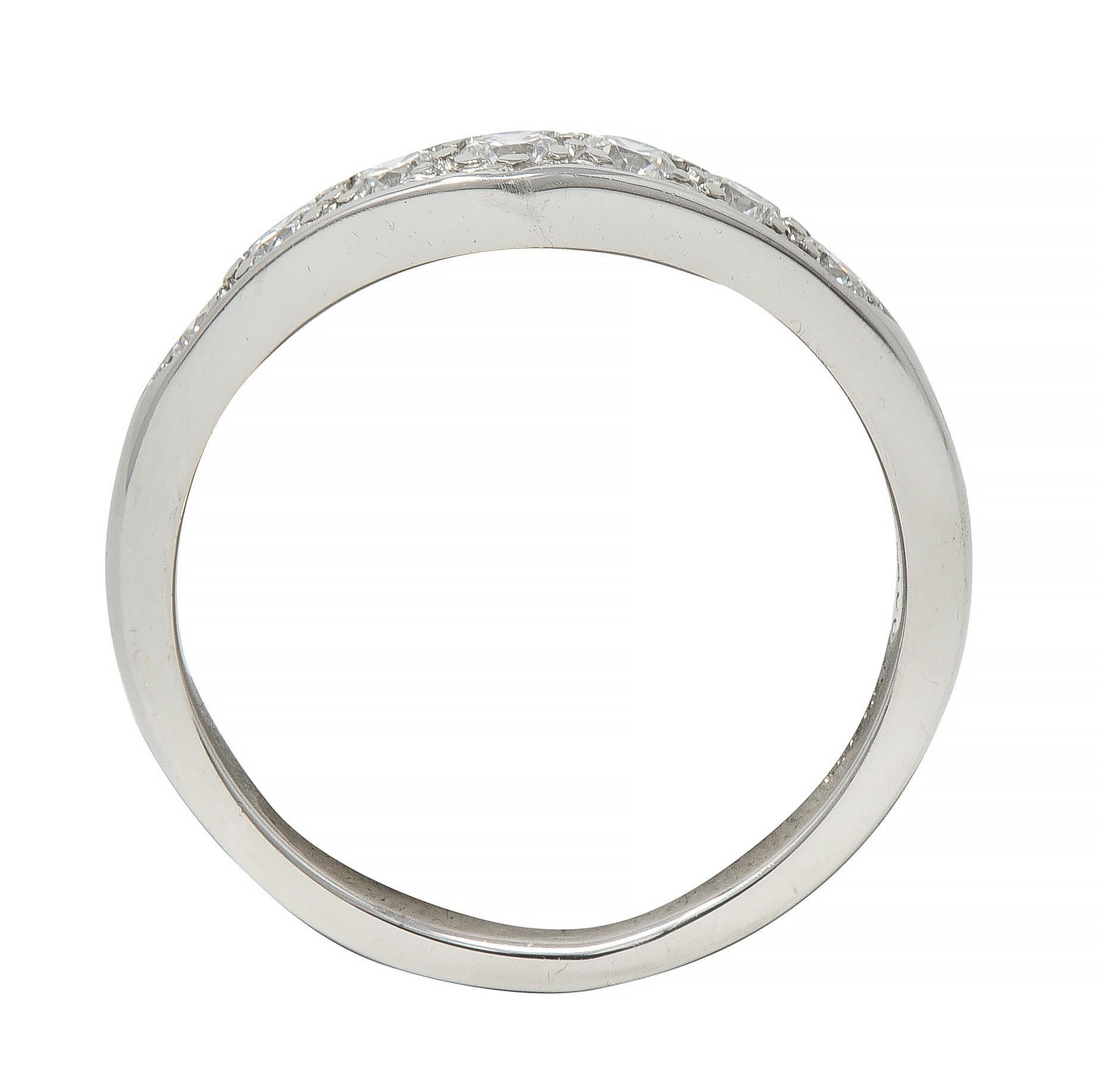 Tiffany & Co. Bague en V contemporaine en platine avec diamants et chevrons en vente 1