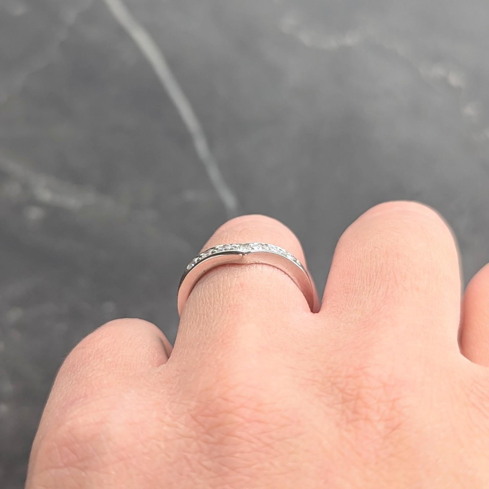 Tiffany & Co. Zeitgenössischer Diamant Platin Chevron V Band Ring im Angebot 2