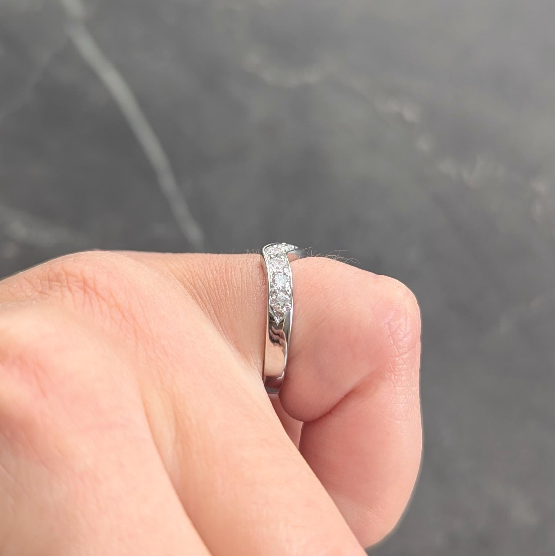 Tiffany & Co. Zeitgenössischer Diamant Platin Chevron V Band Ring im Angebot 3