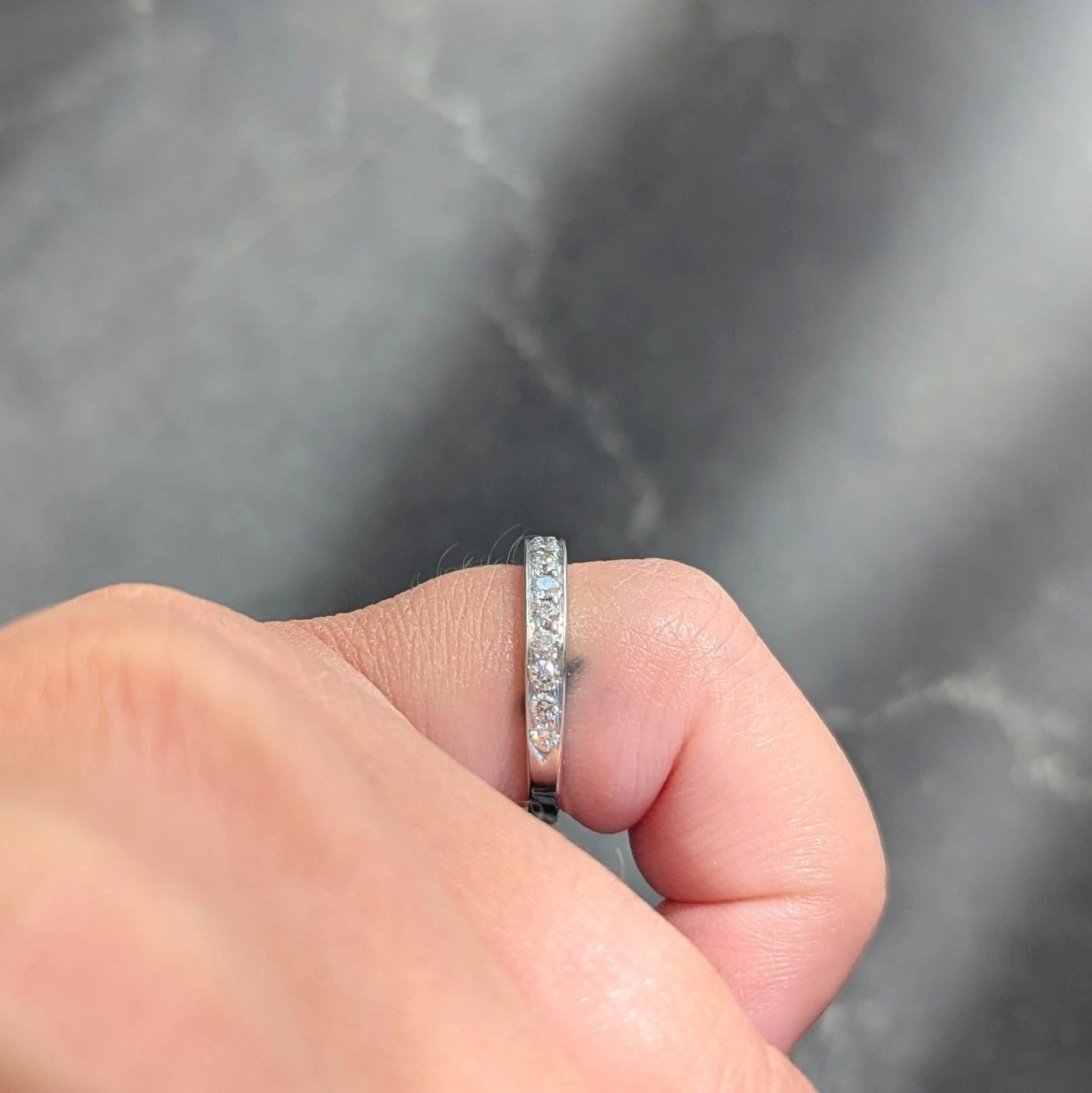 Tiffany & Co. Anneau de mariage contemporain en platine avec diamants ronds et brillants en vente 4